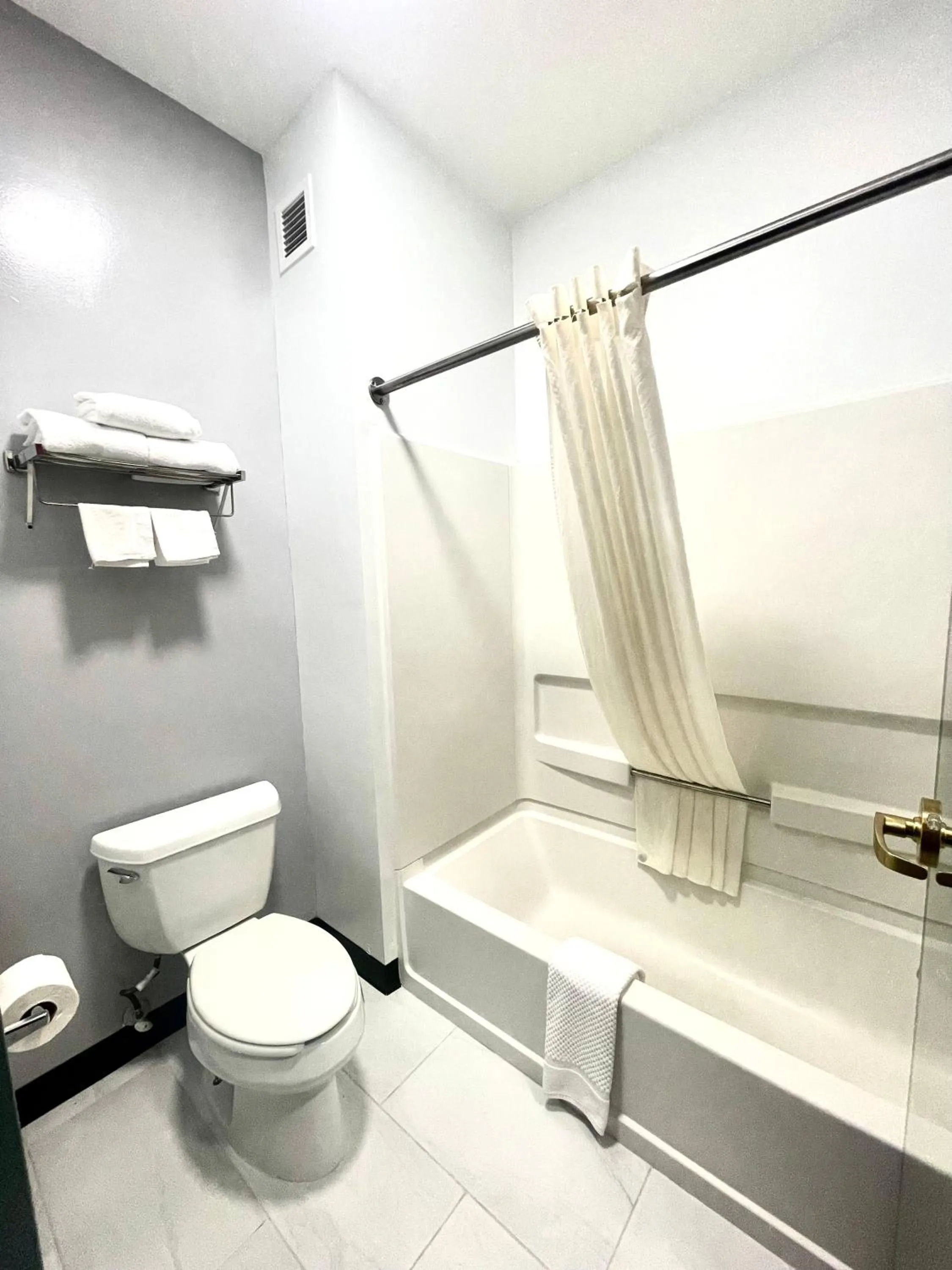 Bathroom in Grand Vista Hotel & Suites