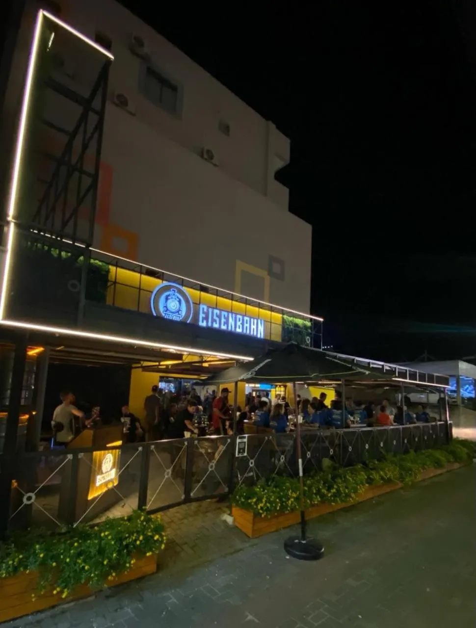 Restaurant/places to eat in Blu Terrace Hotel