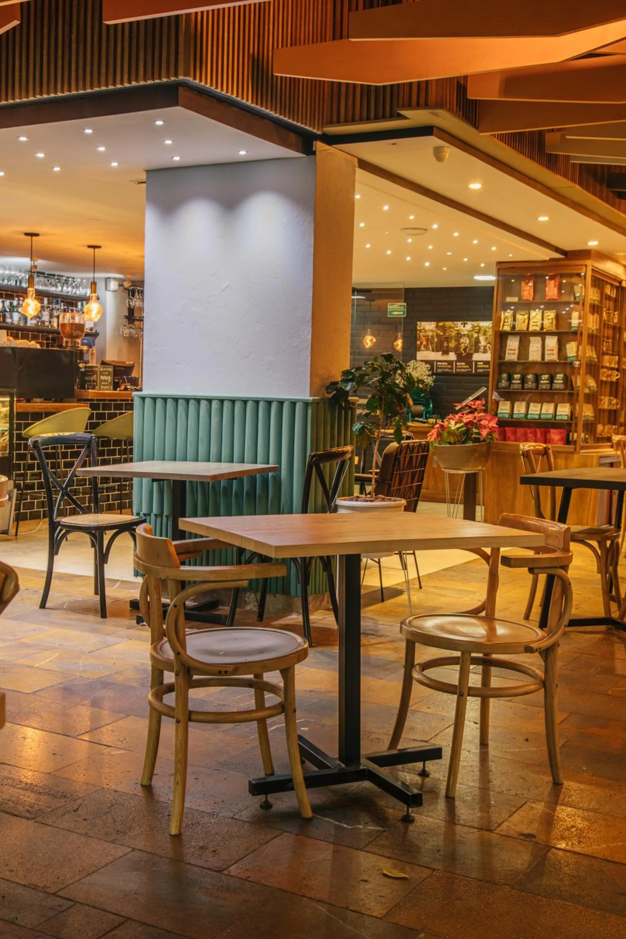 Restaurant/places to eat in Cafe Hotel Medellín