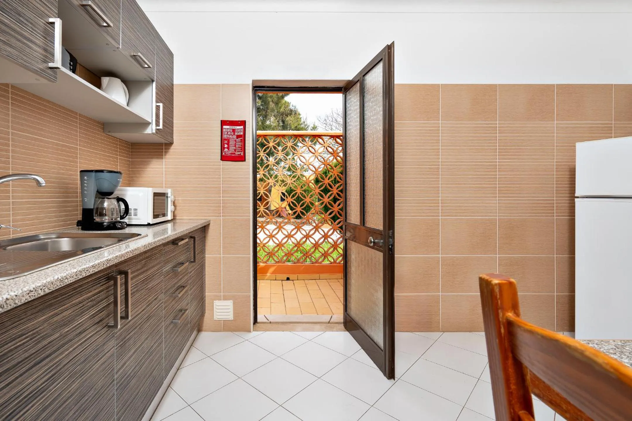 Kitchen or kitchenette in Colina Village