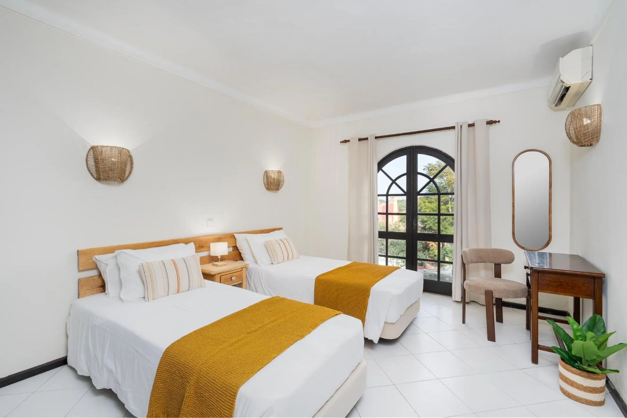 Bedroom, Bed in Colina Village