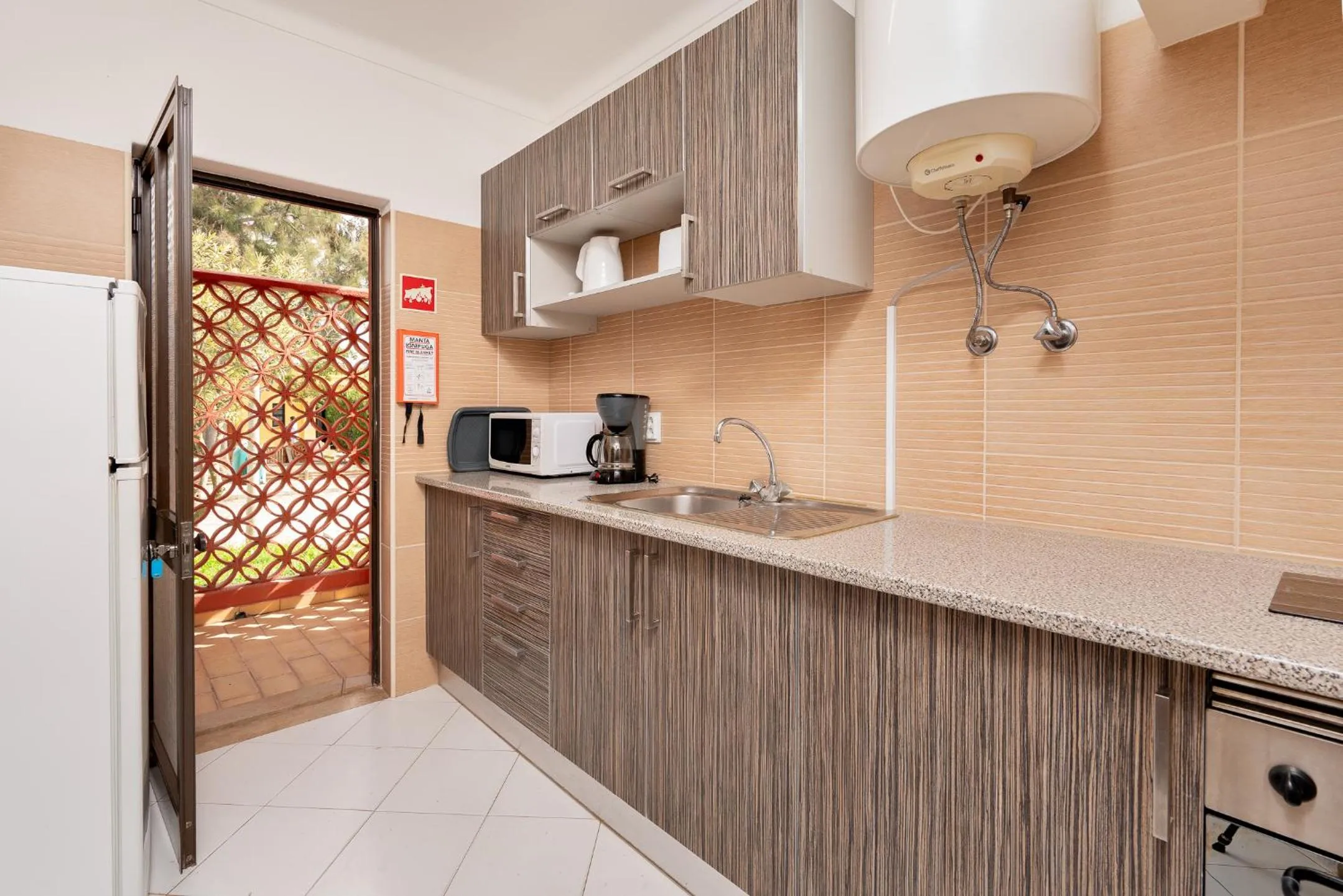 Kitchen or kitchenette in Colina Village