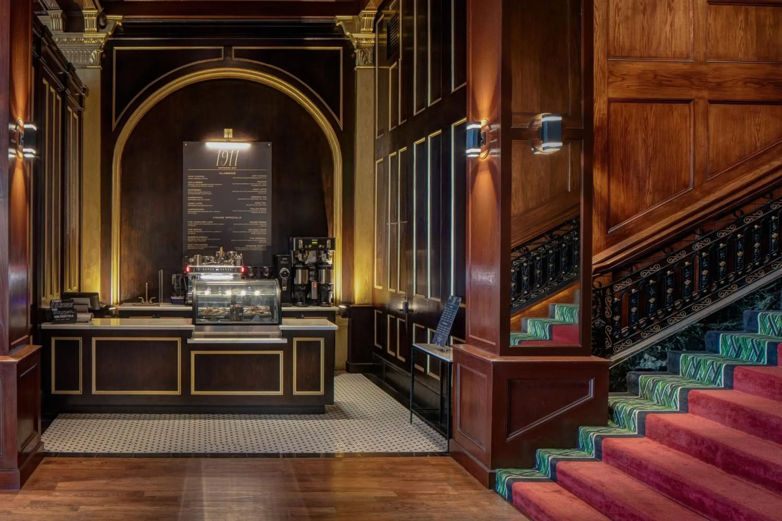 Lounge or bar in Grand Galvez Resort, Autograph Collection Lounge or bar in Grand Galvez Resort, Autograph Collection