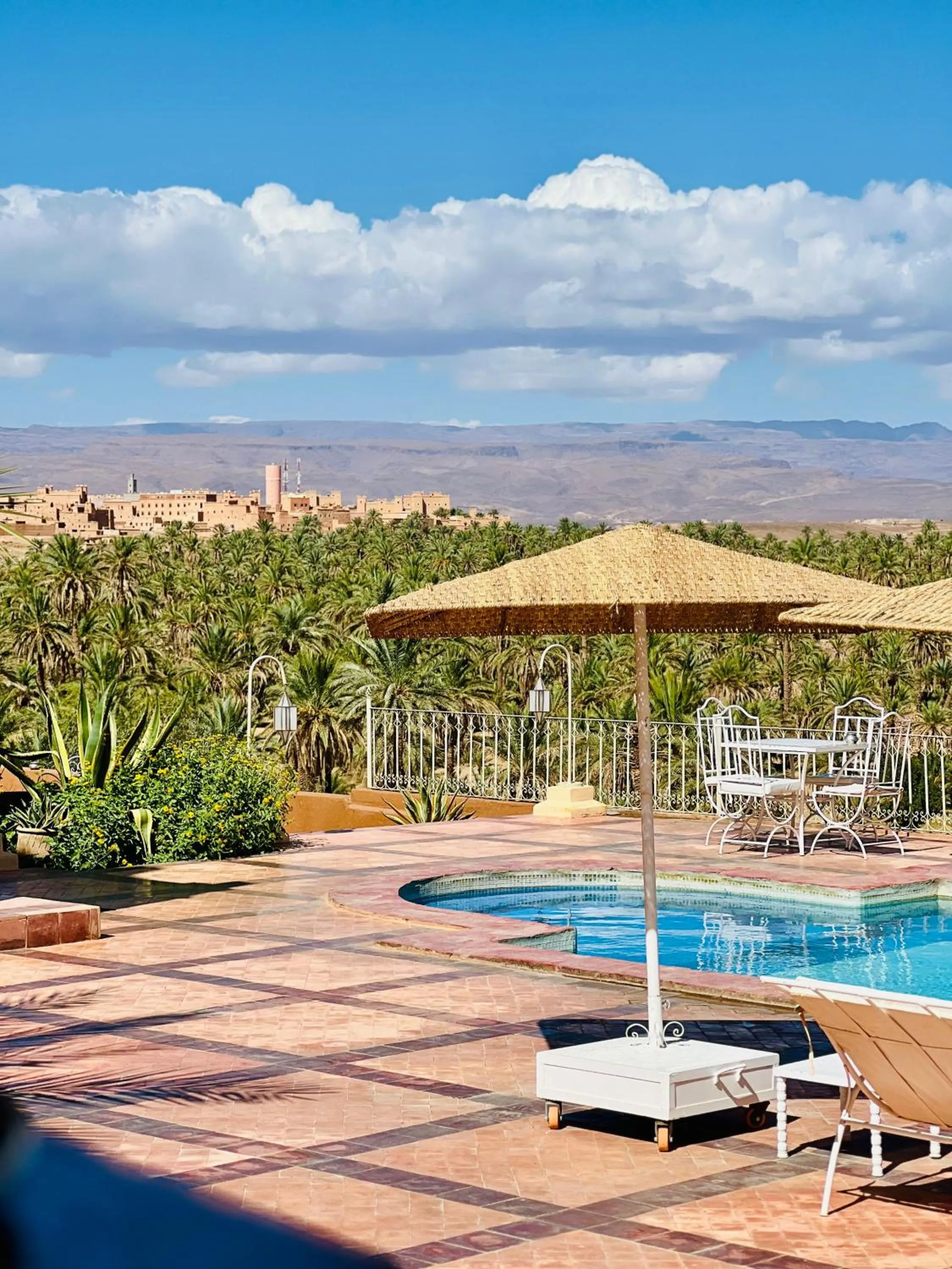 Hotel Kasbah Ennakhile - Authentic Stay in Nkob