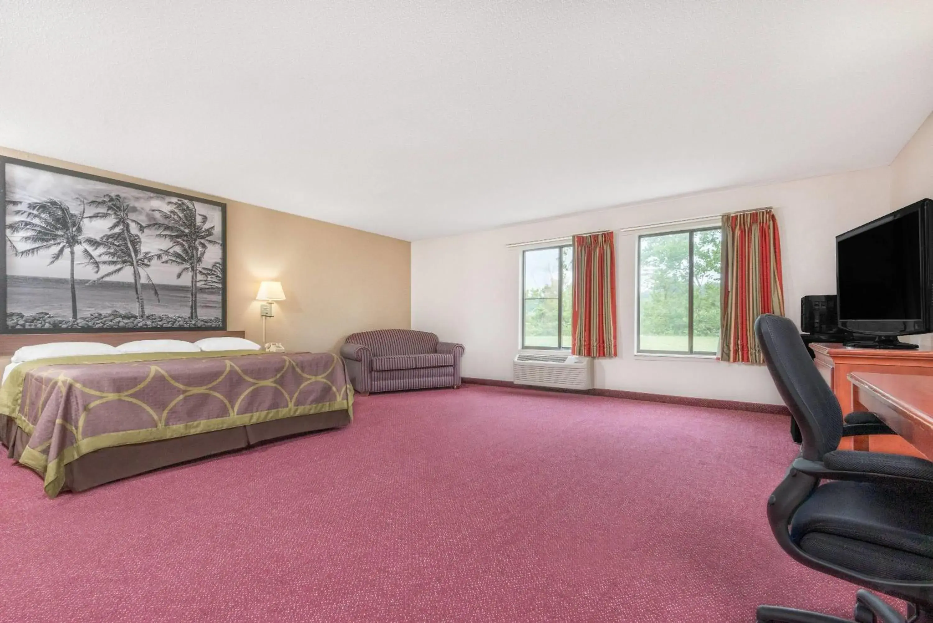 Photo of the whole room, Bed in Super 8 by Wyndham Vincennes Photo of the whole room, Bed in Super 8 by Wyndham Vincennes