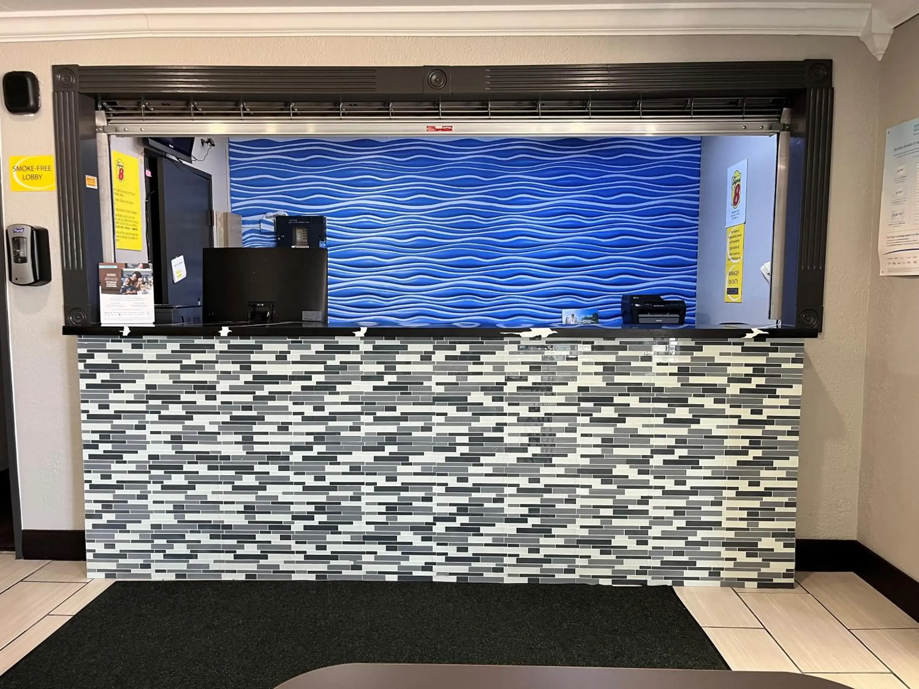 Lobby or reception in Super 8 by Wyndham Vincennes Lobby or reception in Super 8 by Wyndham Vincennes