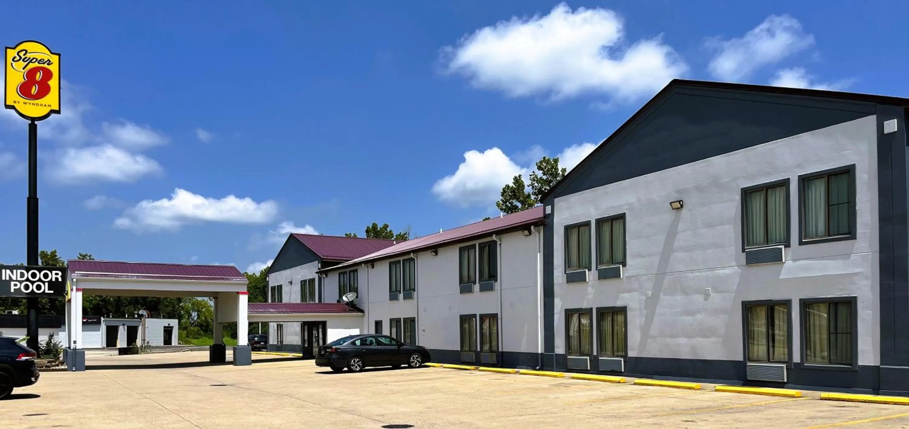 Property building in Super 8 by Wyndham Vincennes