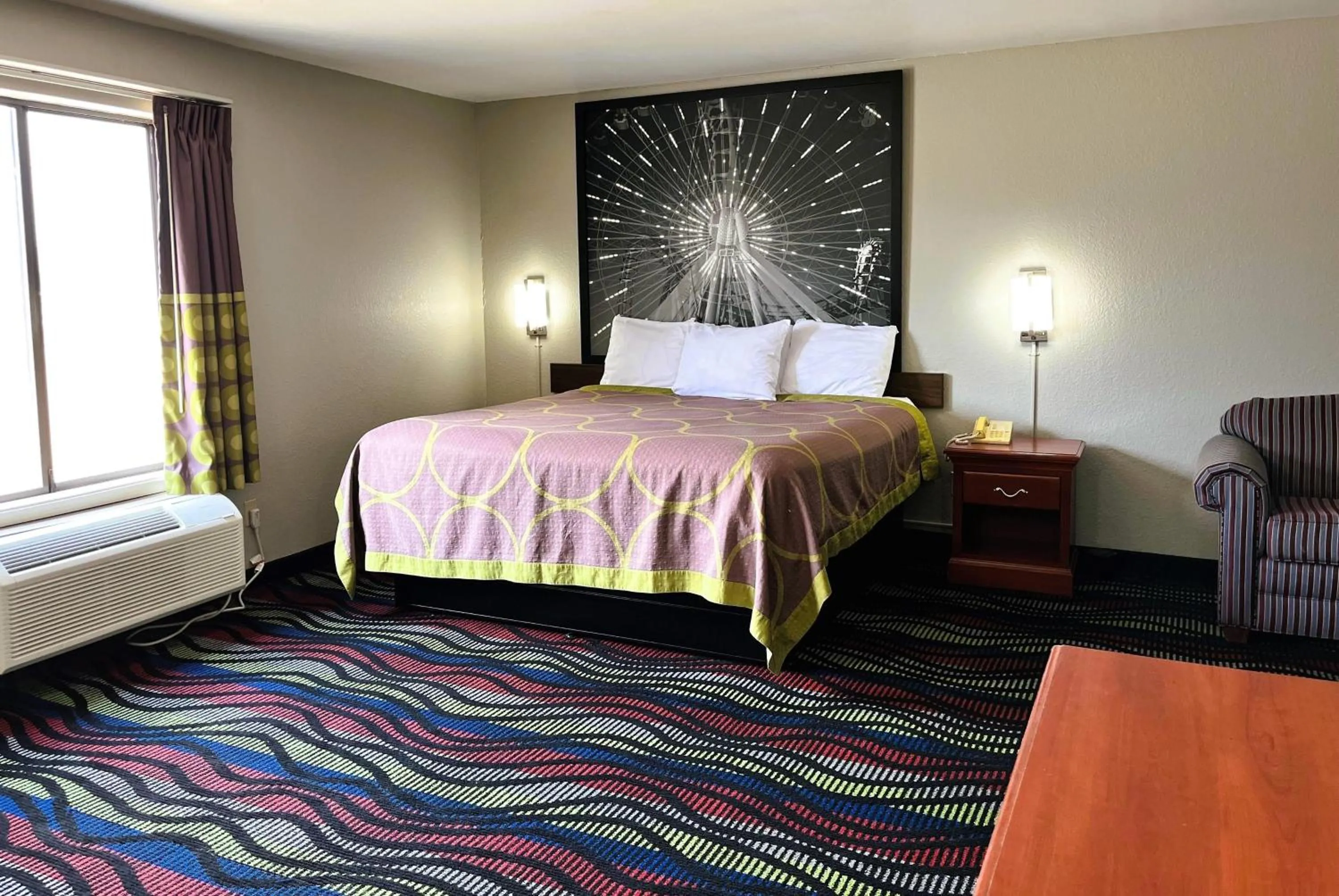 Photo of the whole room, Bed in Super 8 by Wyndham Vincennes