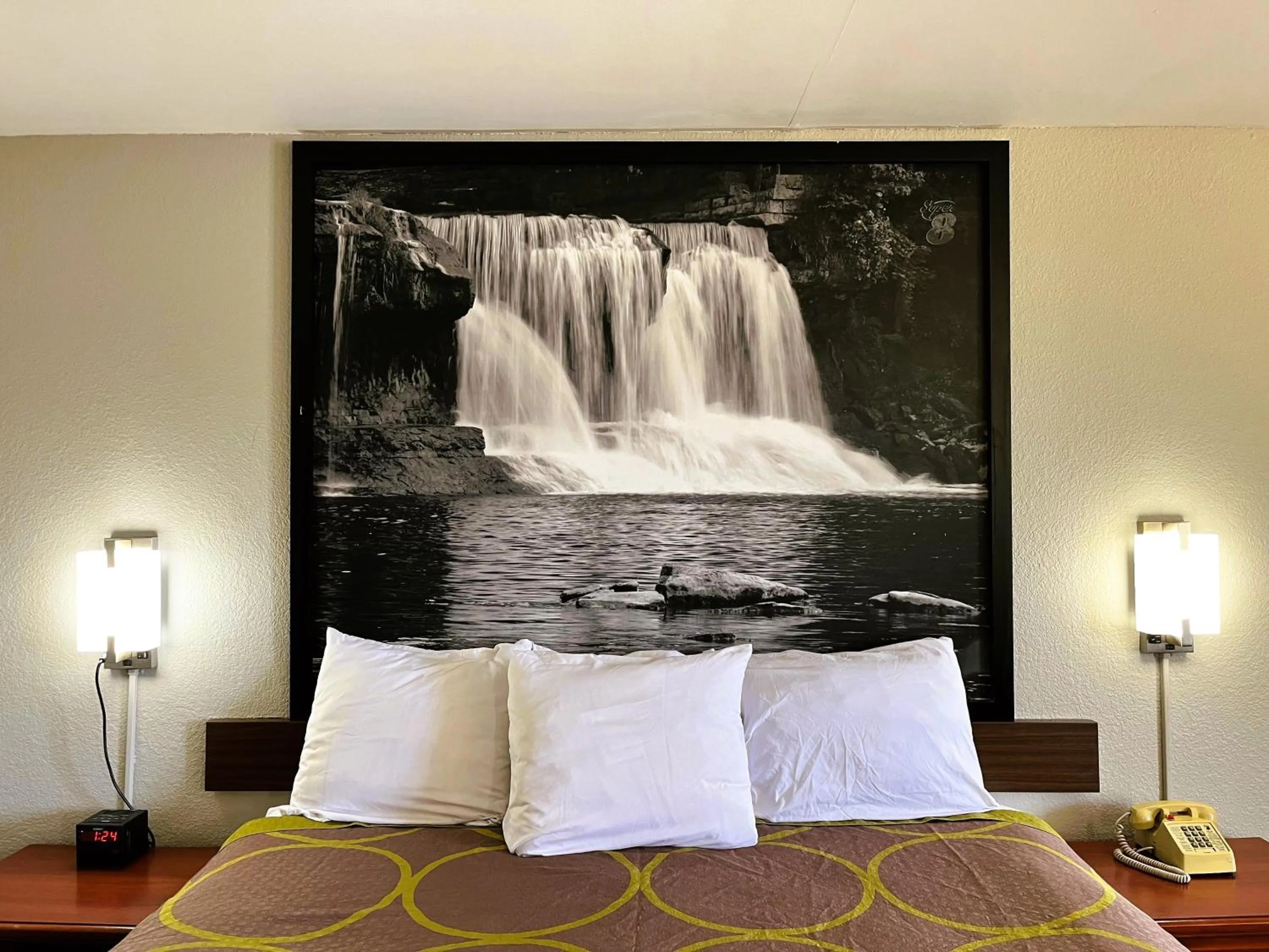 Bed in Super 8 by Wyndham Vincennes