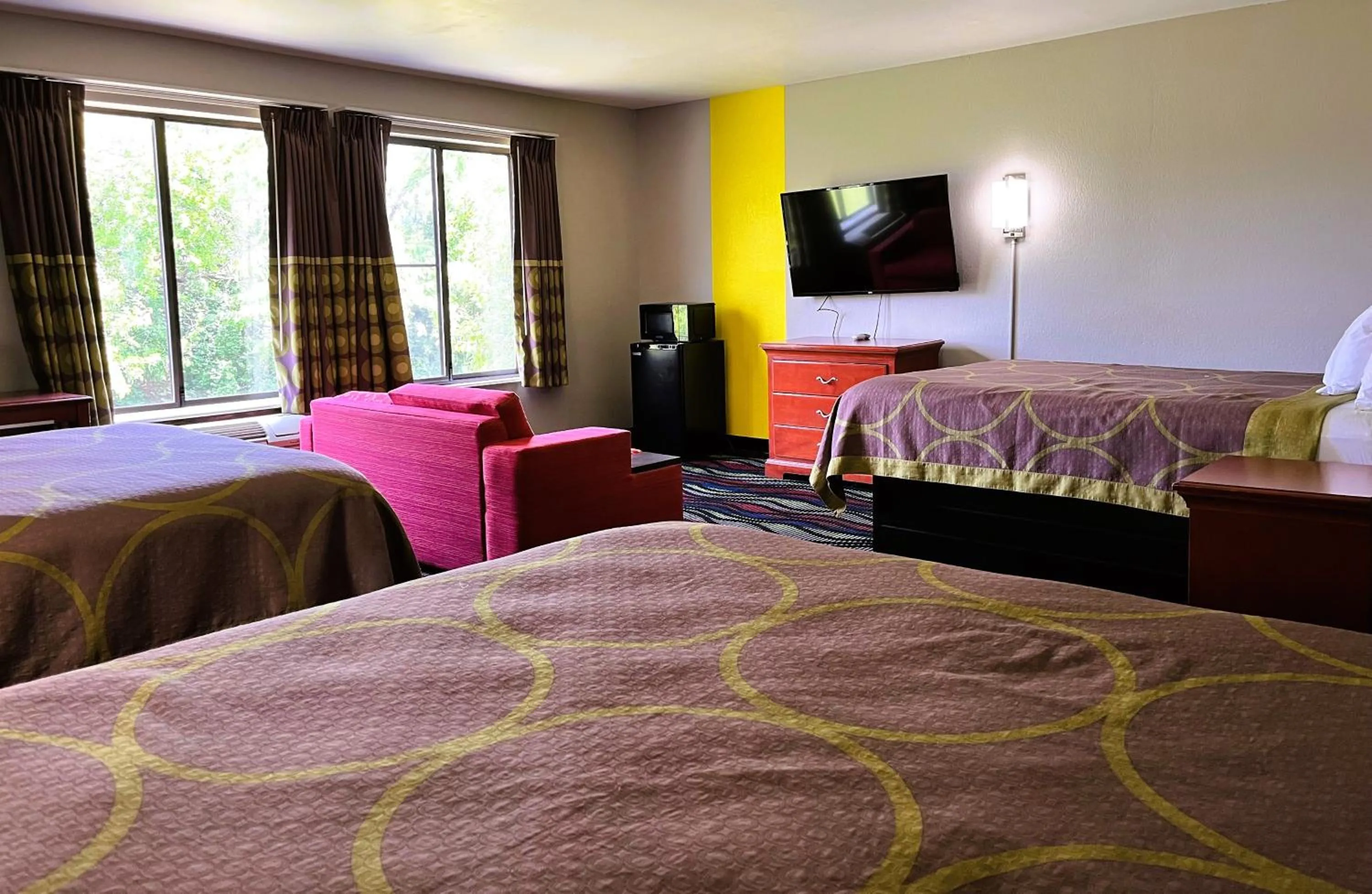Bedroom, Bed in Super 8 by Wyndham Vincennes