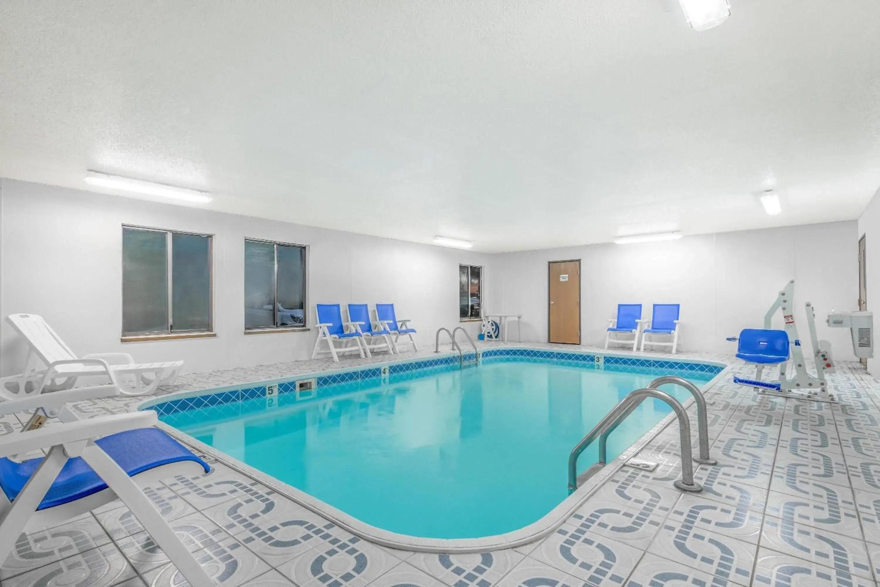 Pool view in Super 8 by Wyndham Vincennes Pool view in Super 8 by Wyndham Vincennes