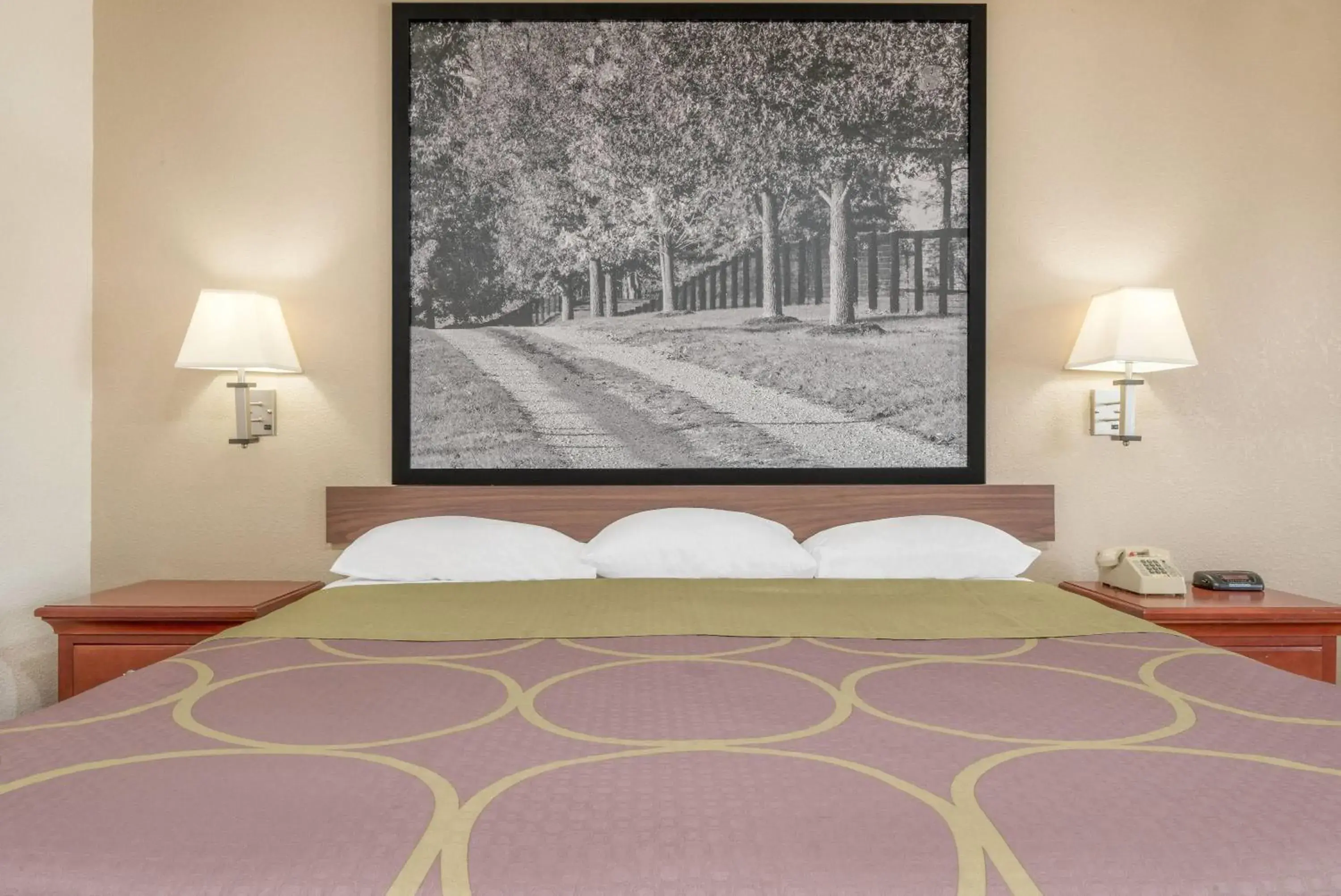 Photo of the whole room, Bed in Super 8 by Wyndham Vincennes Photo of the whole room, Bed in Super 8 by Wyndham Vincennes