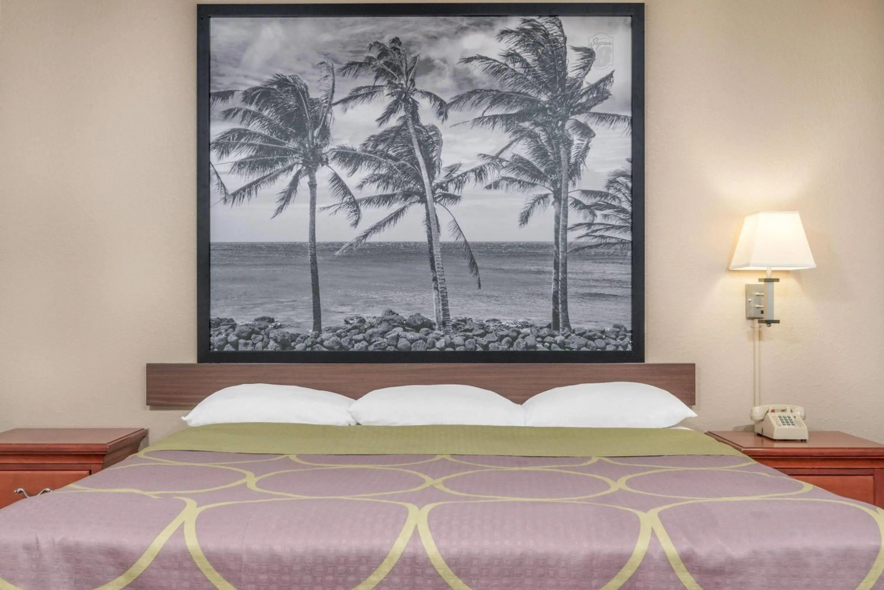 Photo of the whole room, Bed in Super 8 by Wyndham Vincennes