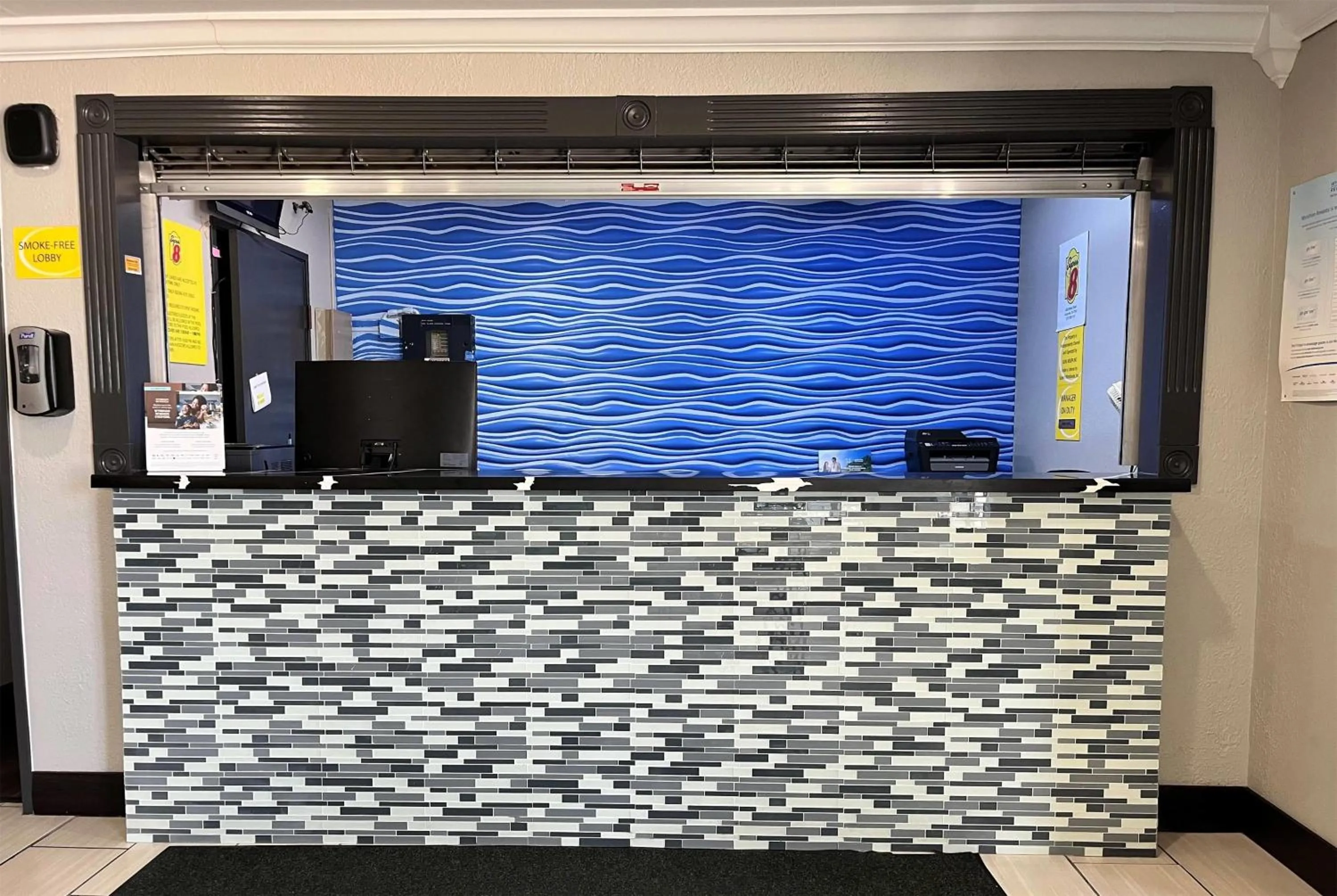 Lobby or reception in Super 8 by Wyndham Vincennes