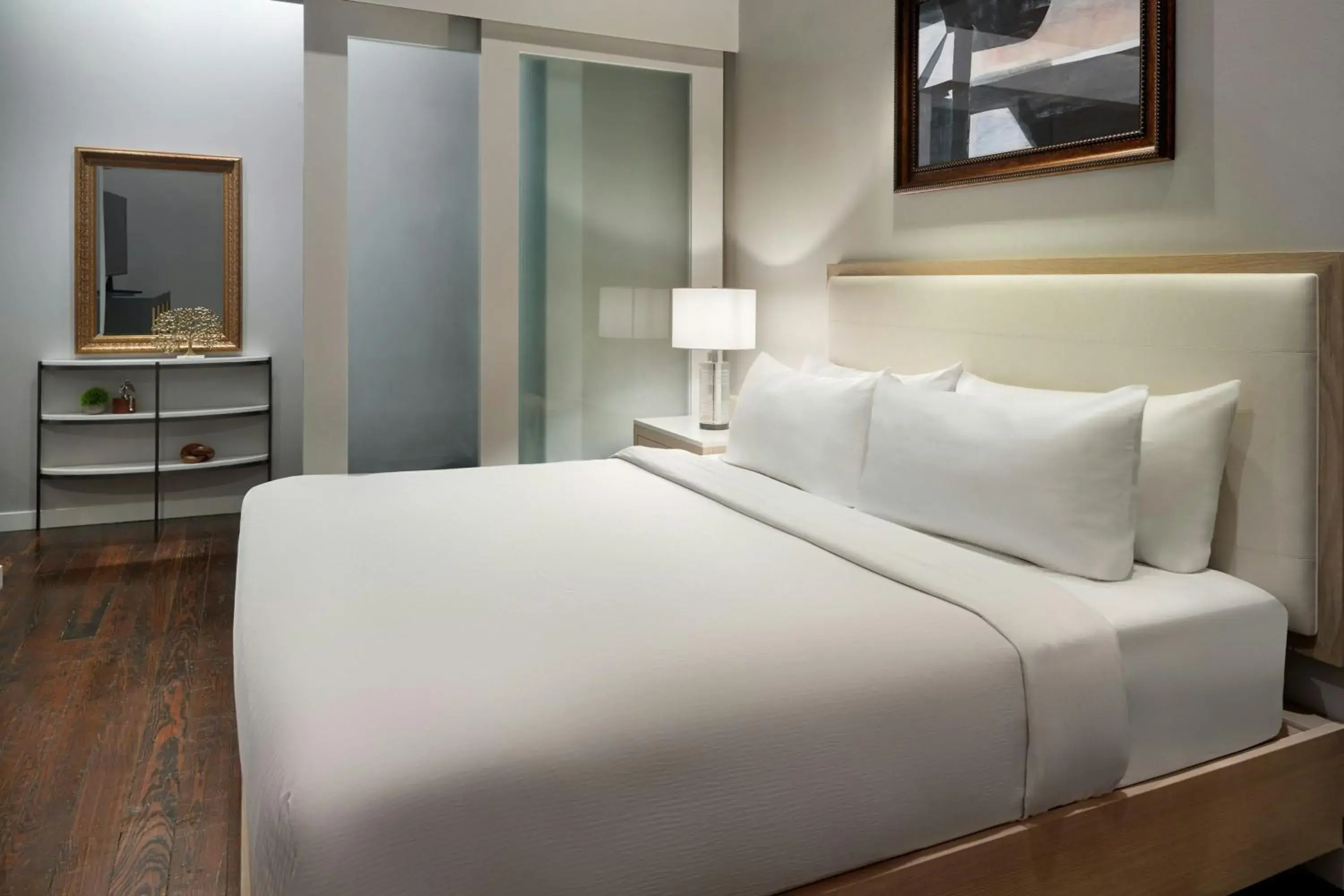 Bedroom, Bed in The Tremont House, Galveston, a Tribute Portfolio Hotel Bedroom, Bed in The Tremont House, Galveston, a Tribute Portfolio Hotel