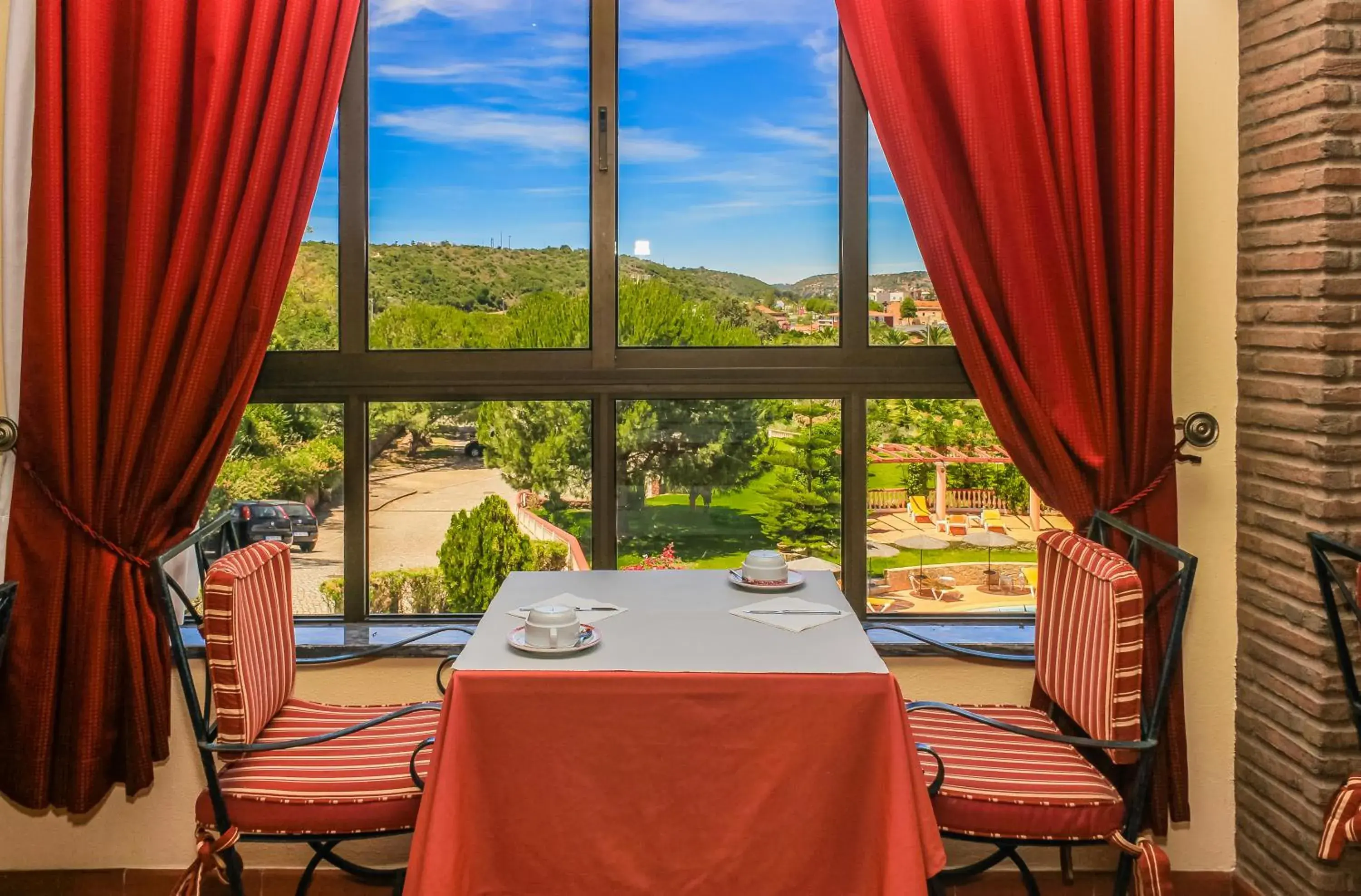 Restaurant/places to eat in Hotel Colina Dos Mouros Restaurant/places to eat in Hotel Colina Dos Mouros