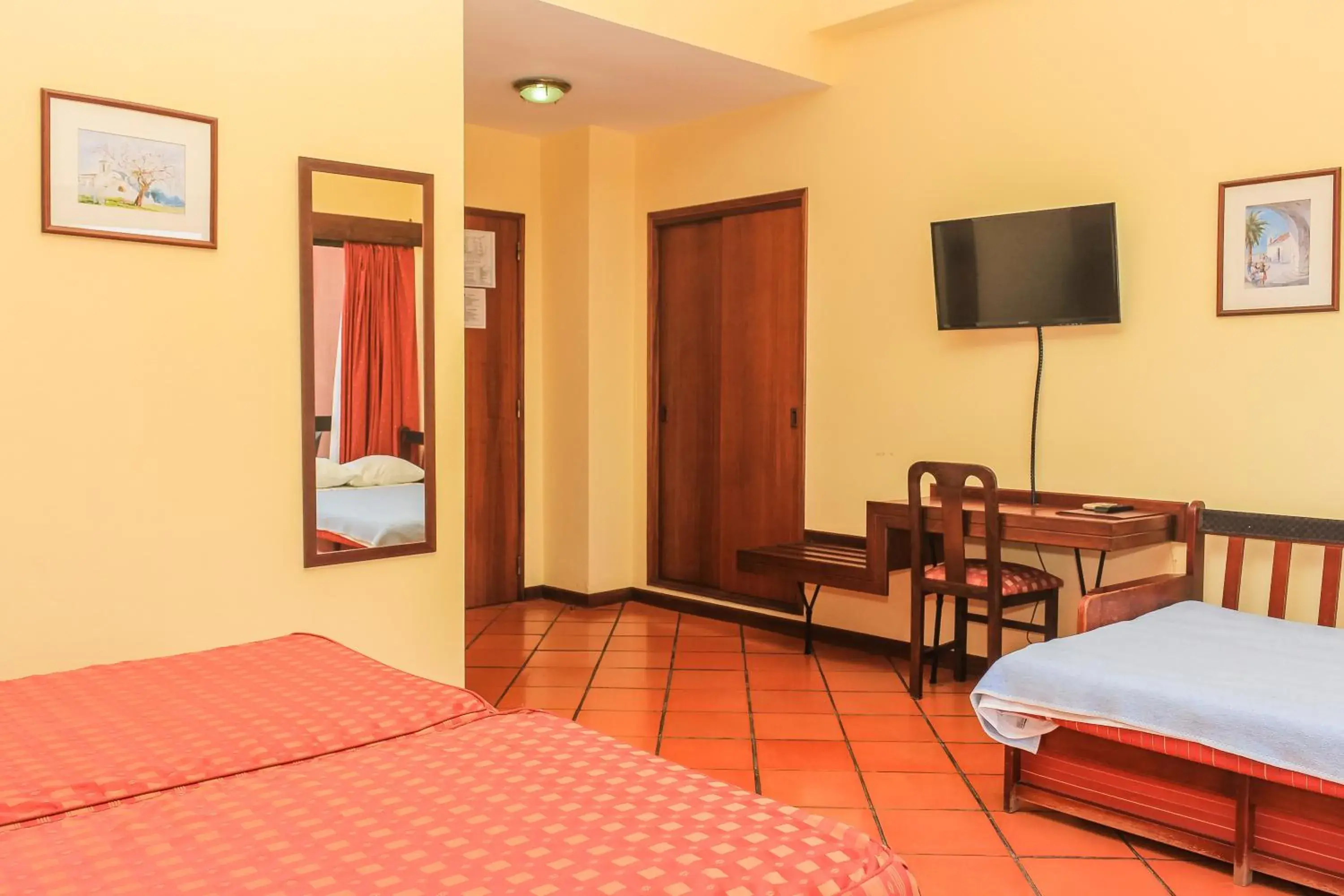 Triple Room in Hotel Colina Dos Mouros Triple Room in Hotel Colina Dos Mouros