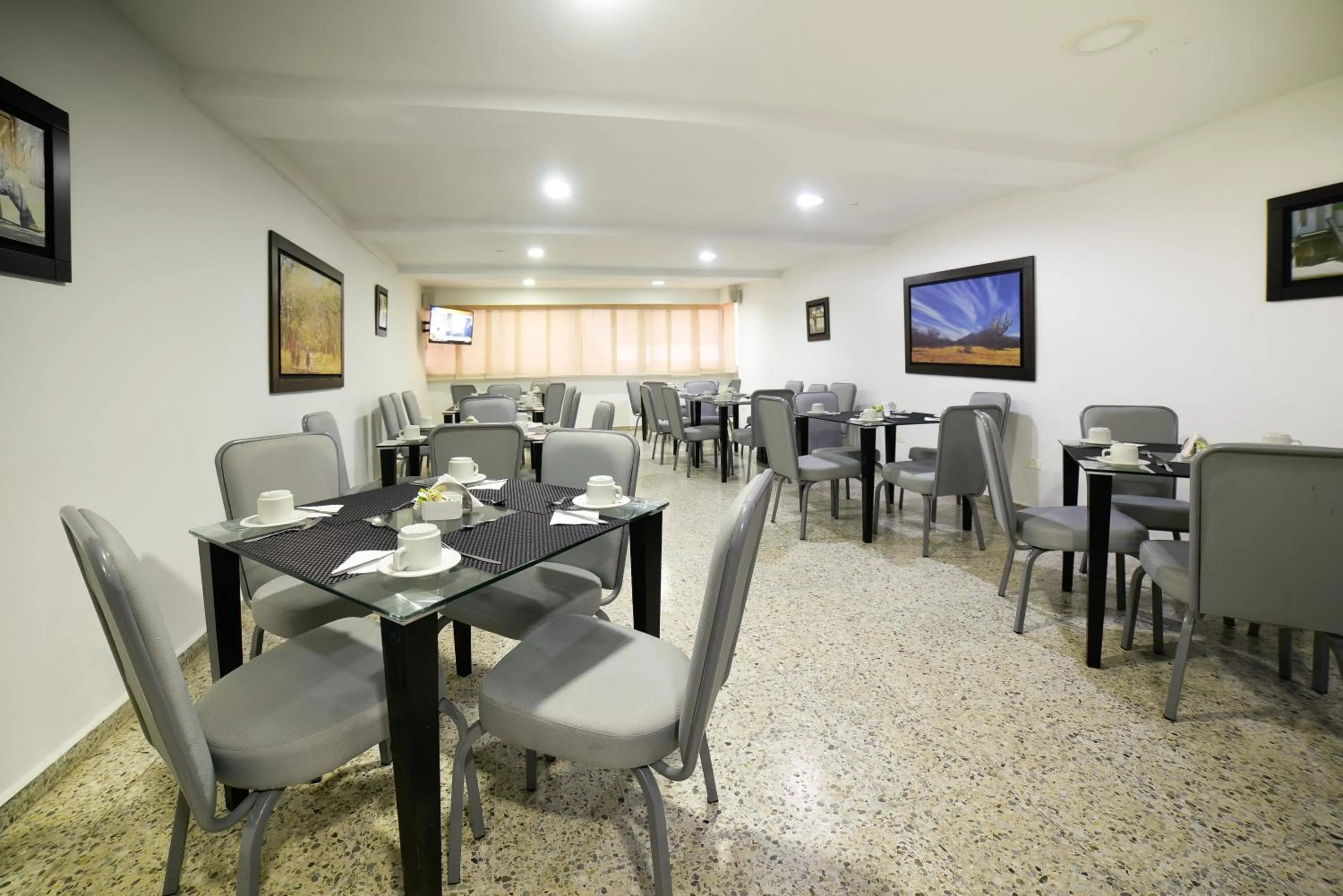 Restaurant/places to eat in Hotel Arawak Upar