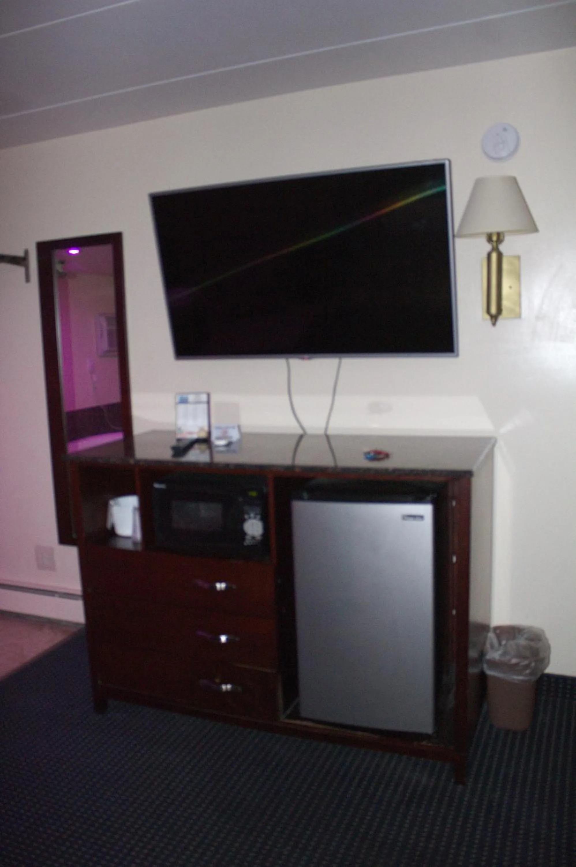 American Inn and Suites