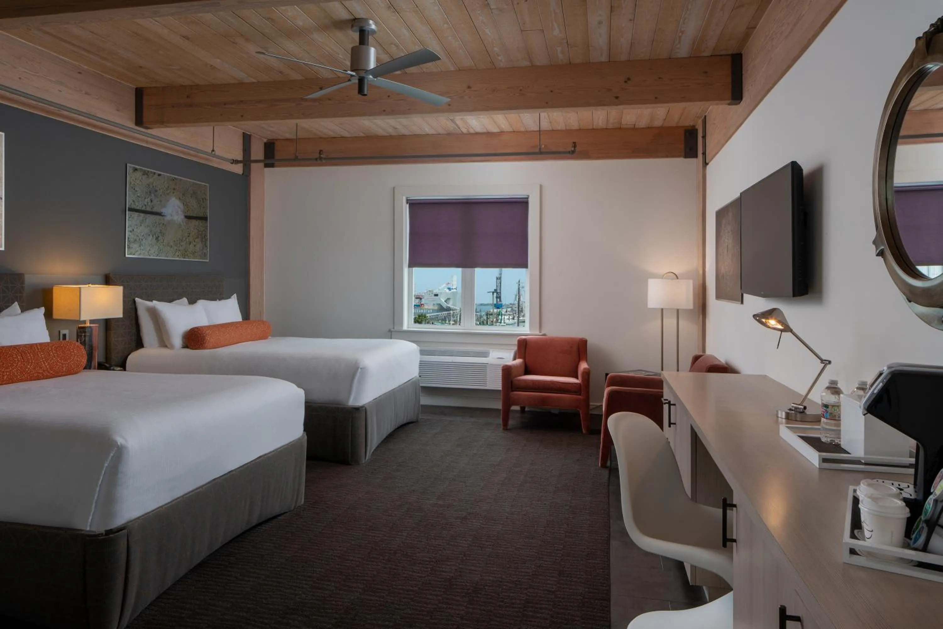 Bedroom, Bed in Harbor House Hotel and Marina at Pier 21