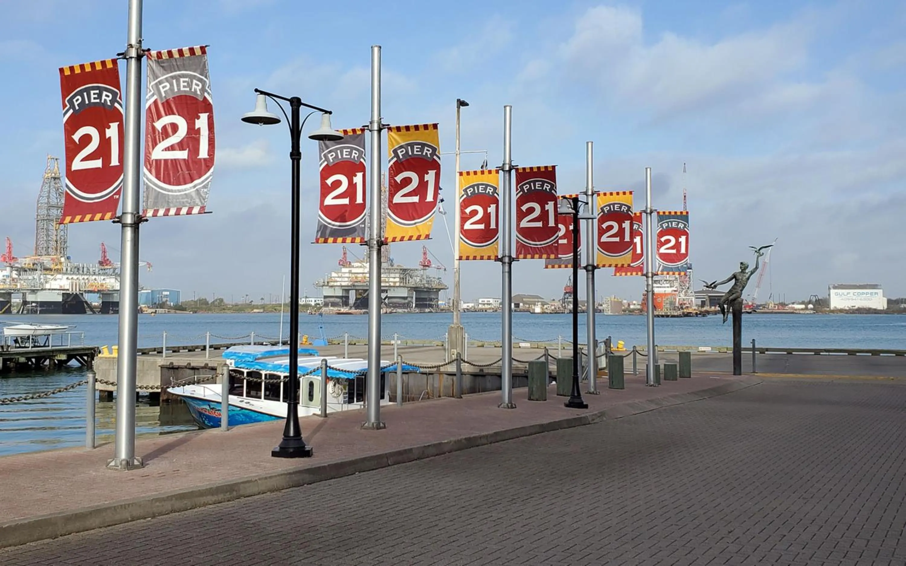 Sea view in Harbor House Hotel and Marina at Pier 21