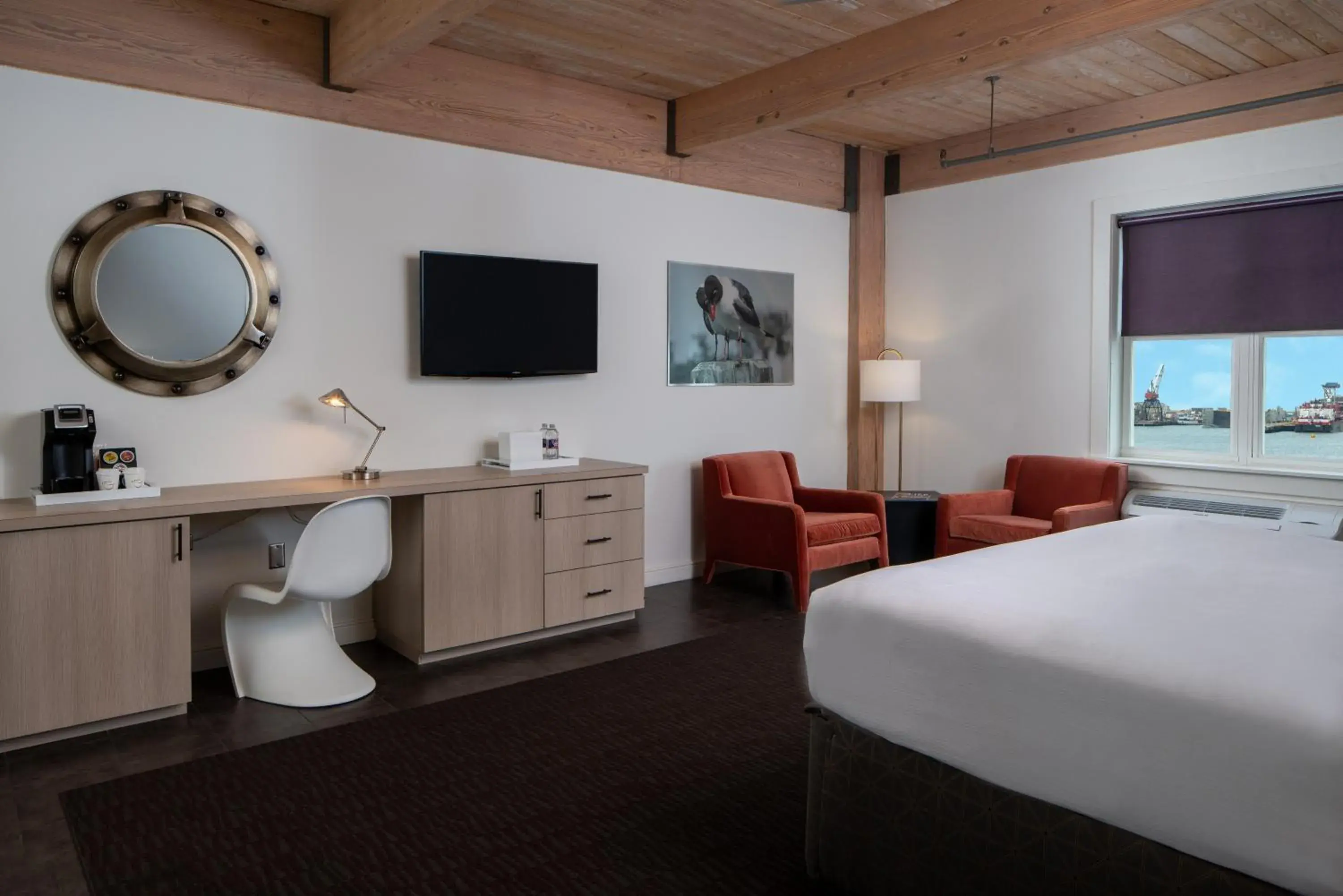 One King Bed Harbor View in Harbor House Hotel and Marina at Pier 21 One King Bed Harbor View in Harbor House Hotel and Marina at Pier 21