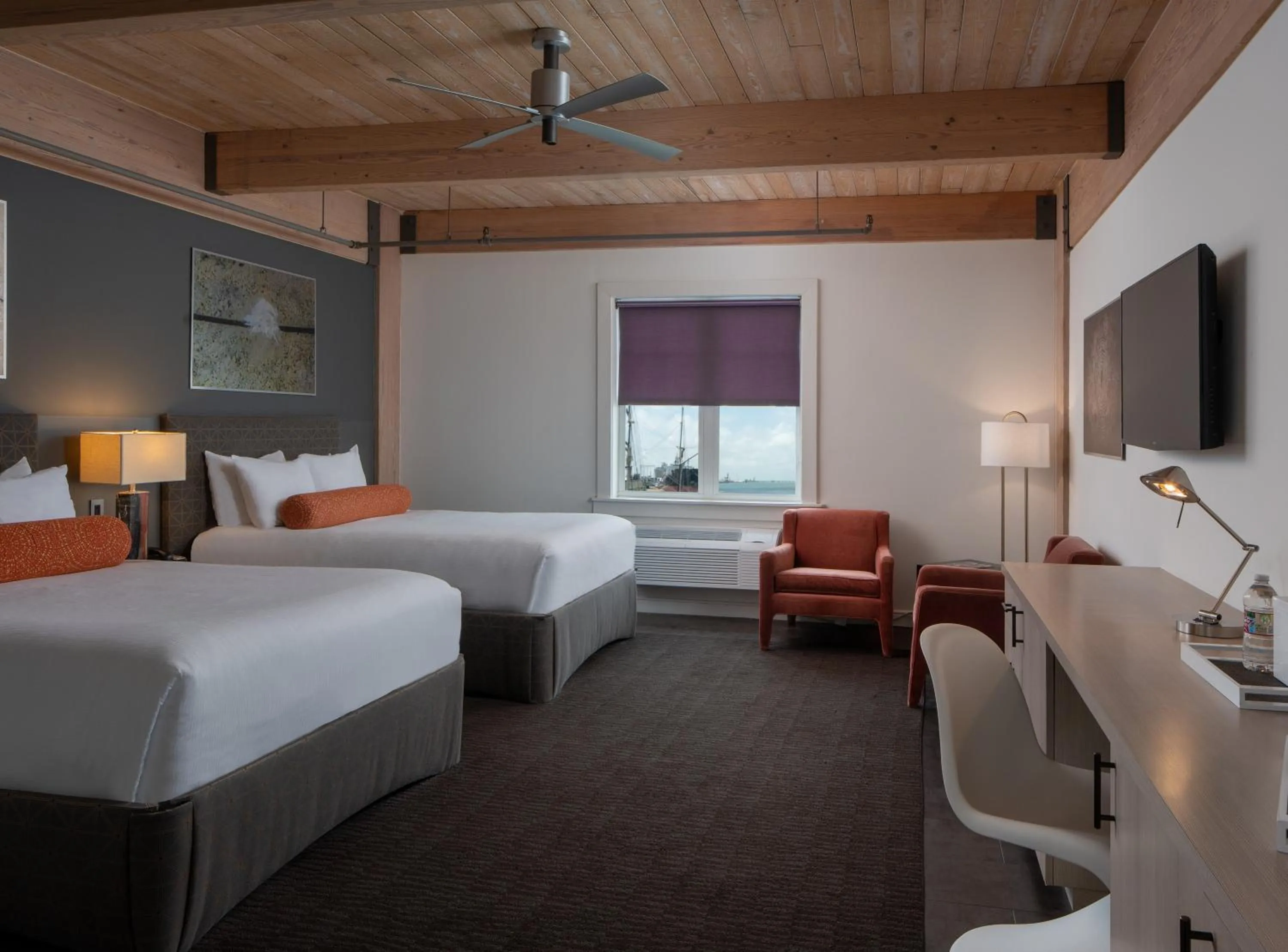 Bedroom, Bed in Harbor House Hotel and Marina at Pier 21