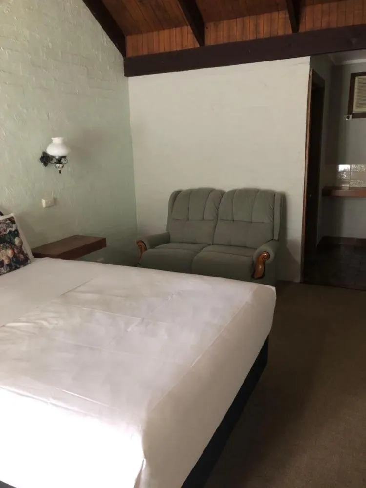 Seating area in Olde Horsham Motor Inn