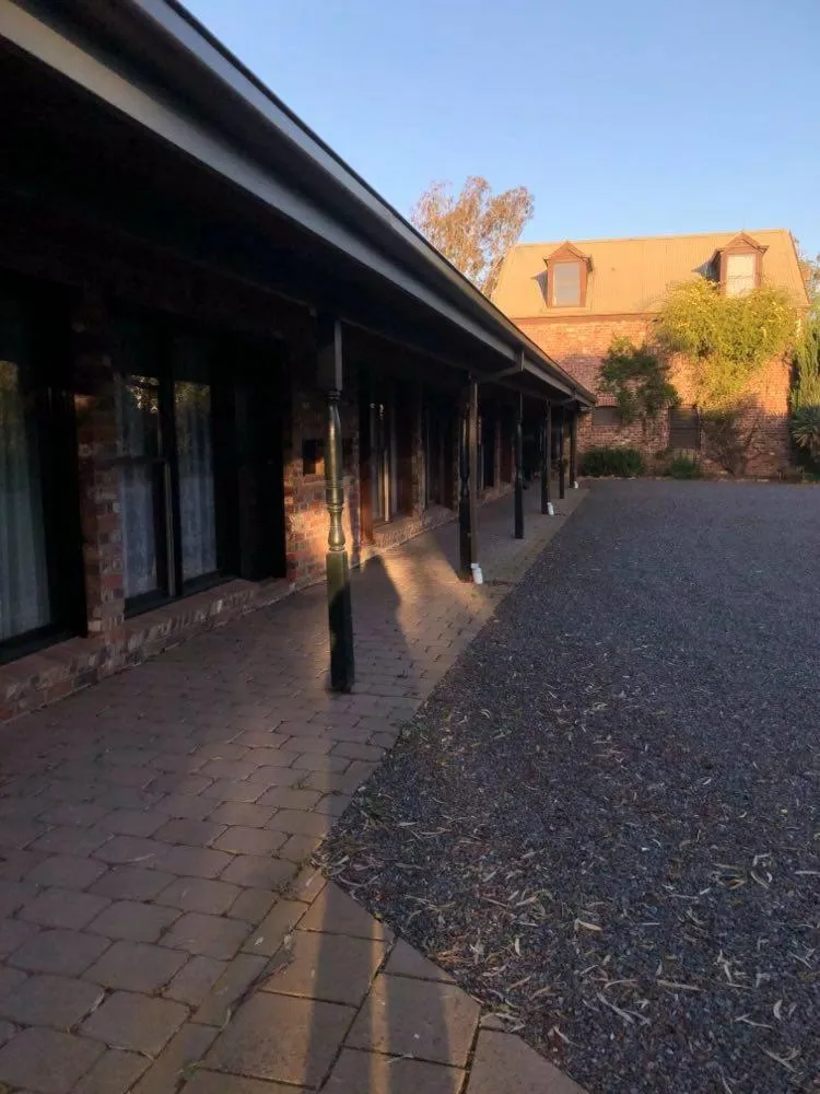 Property building in Olde Horsham Motor Inn