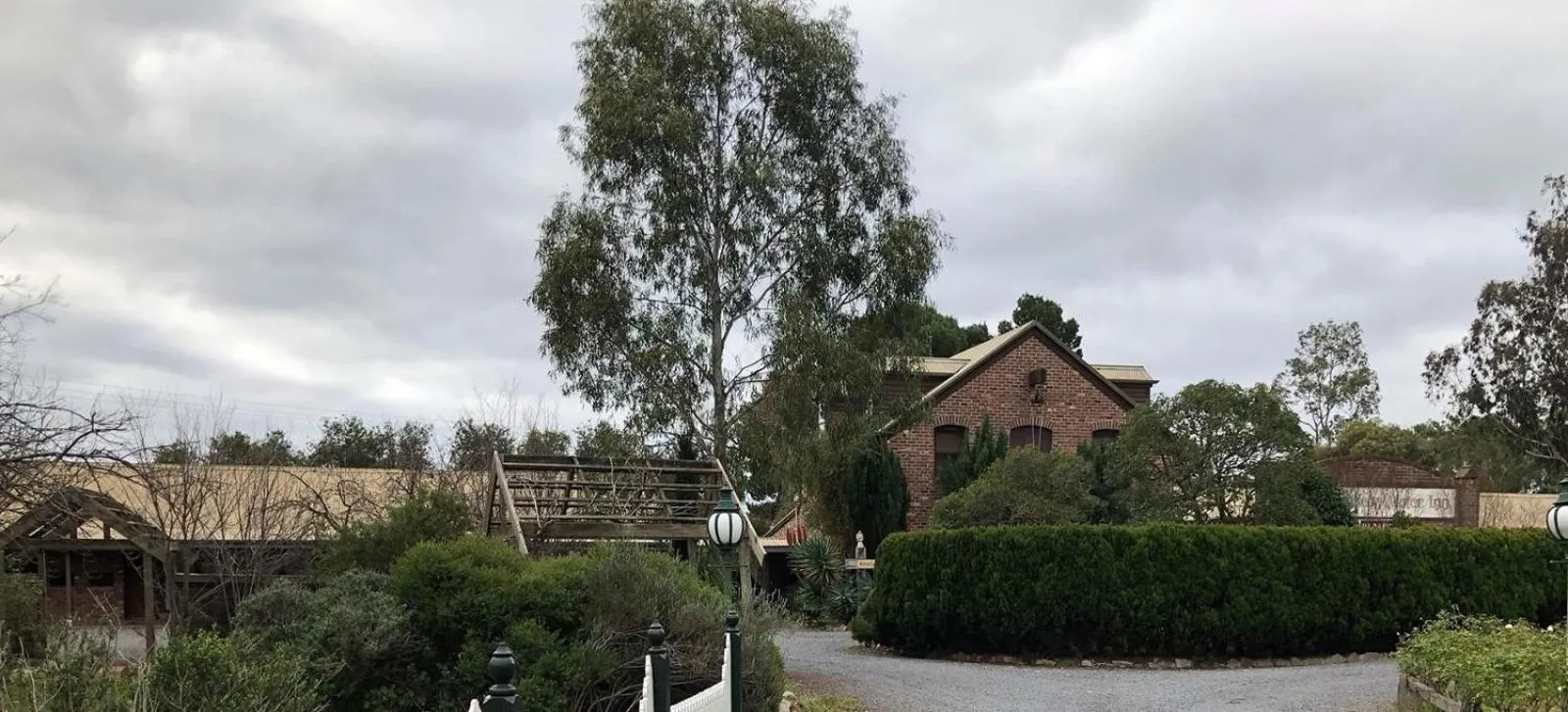 Property Building in Olde Horsham Motor Inn