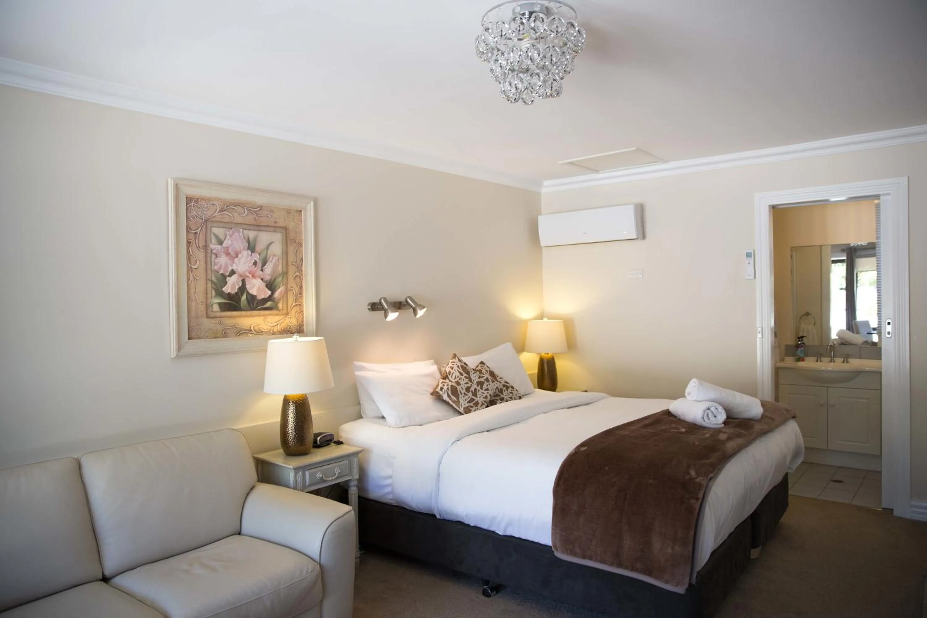 Bed in Beechworth On Bridge Motel