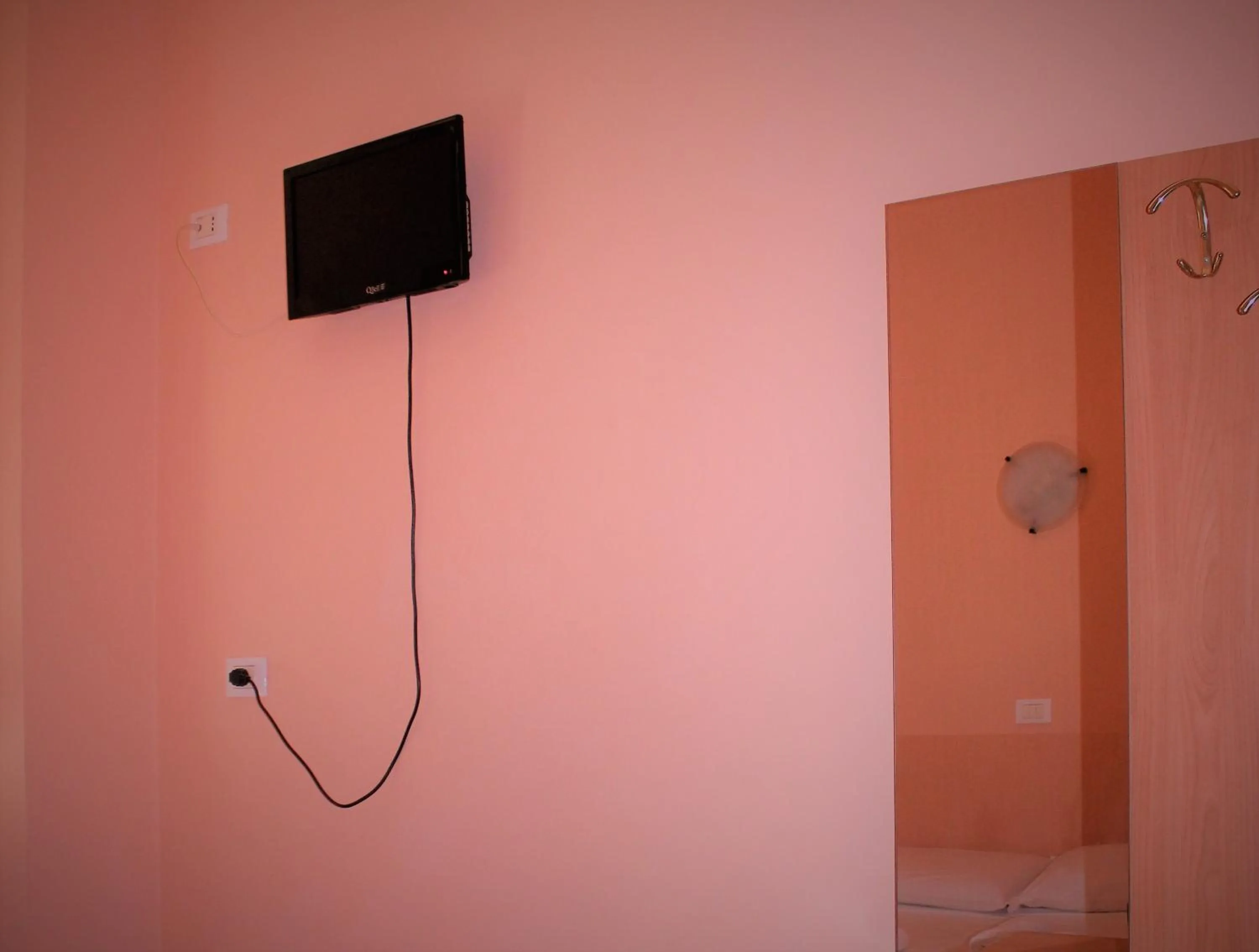 TV and multimedia in Hotel Moon Light