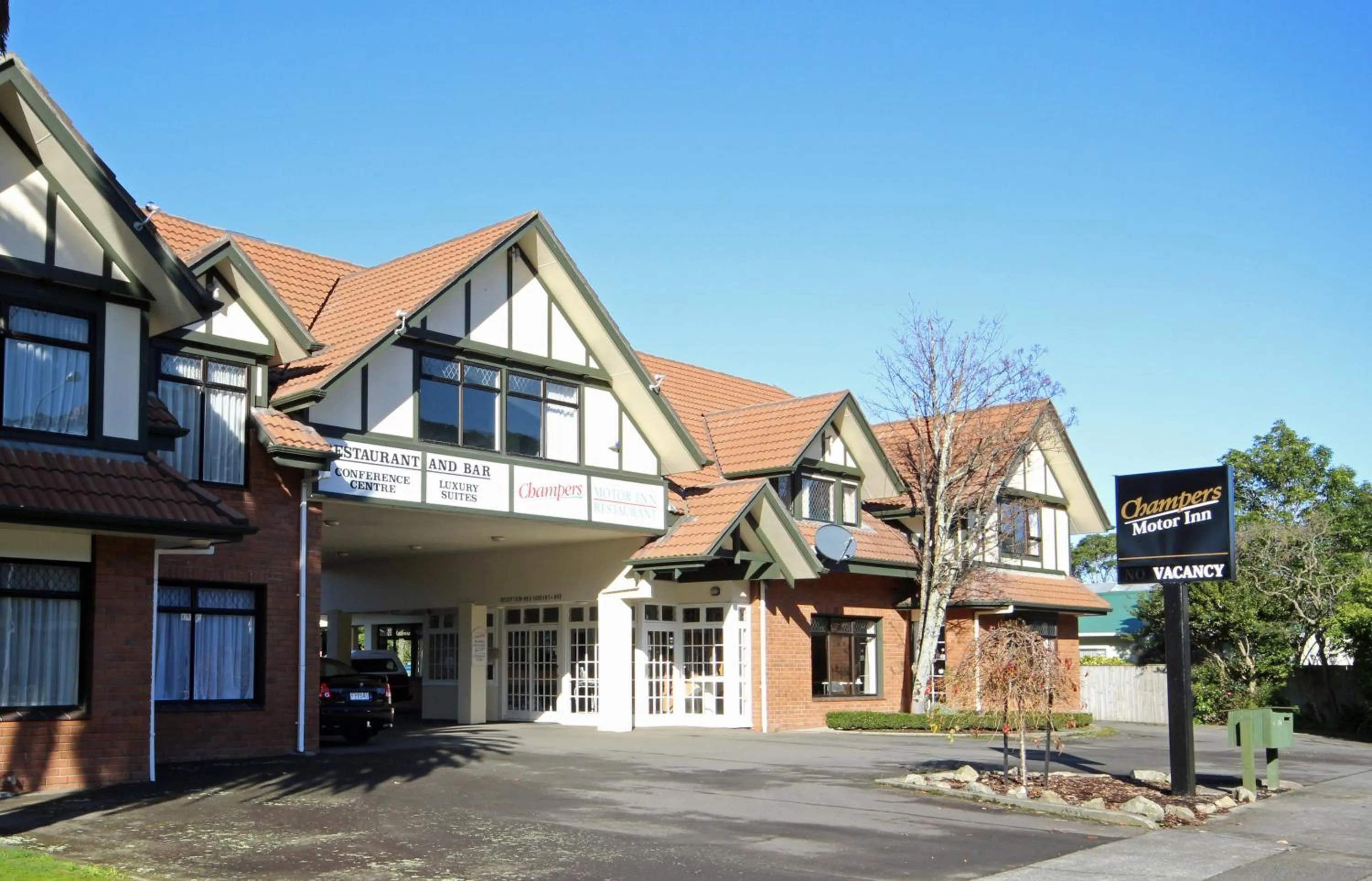 Facade/entrance in Champers Motor Inn