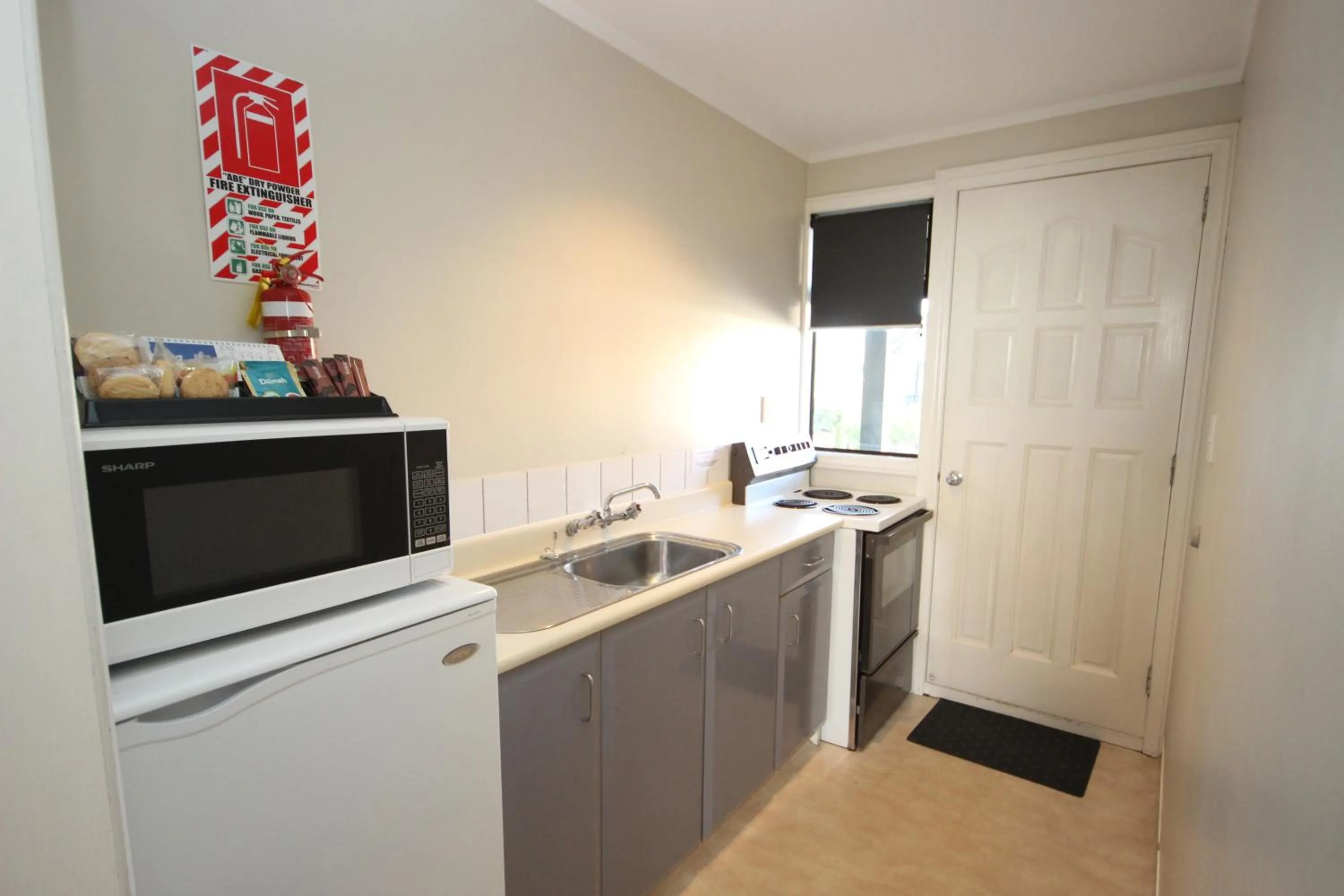 Kitchen or kitchenette in Champers Motor Inn