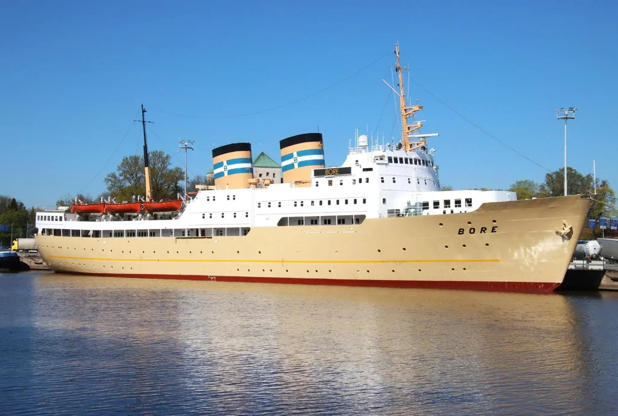 Laivahostel S/S Bore Laivahostel S/S Bore