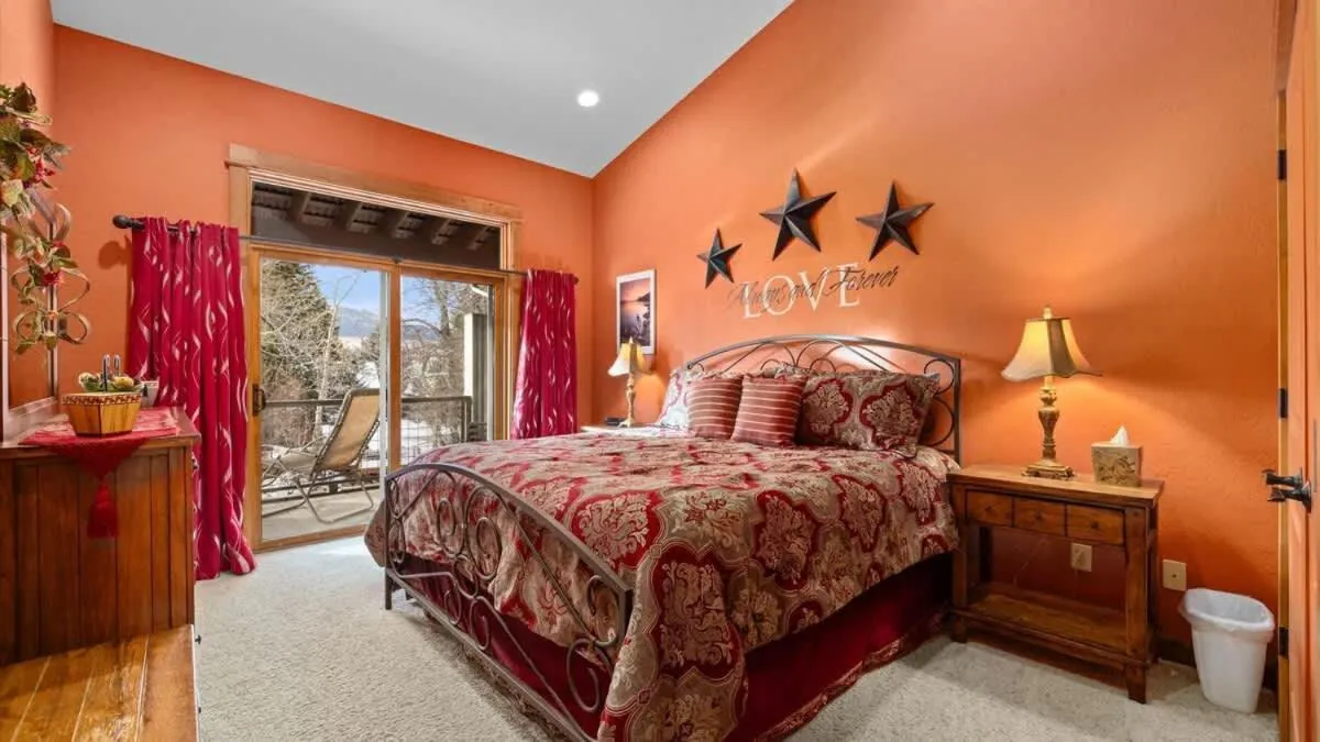 Bed in Rock Creek Jewel