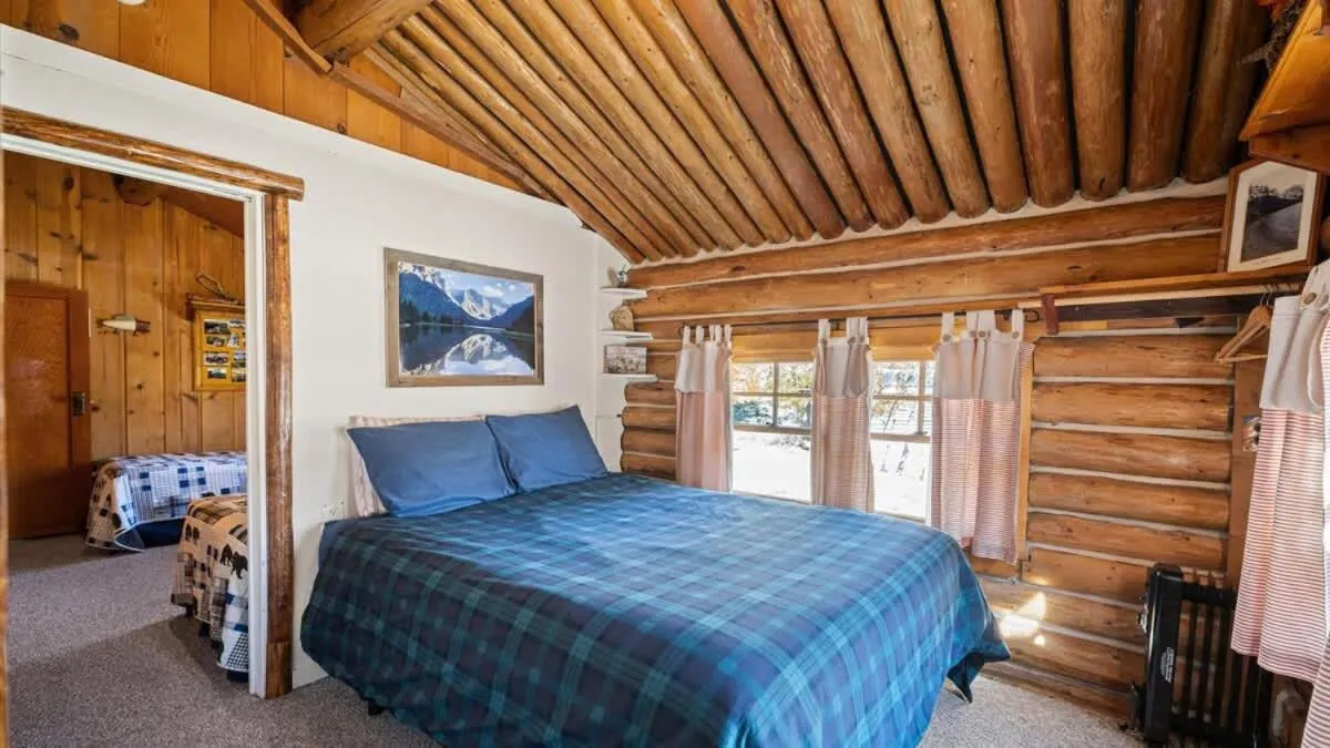 Bed in Rendezvous Lodge