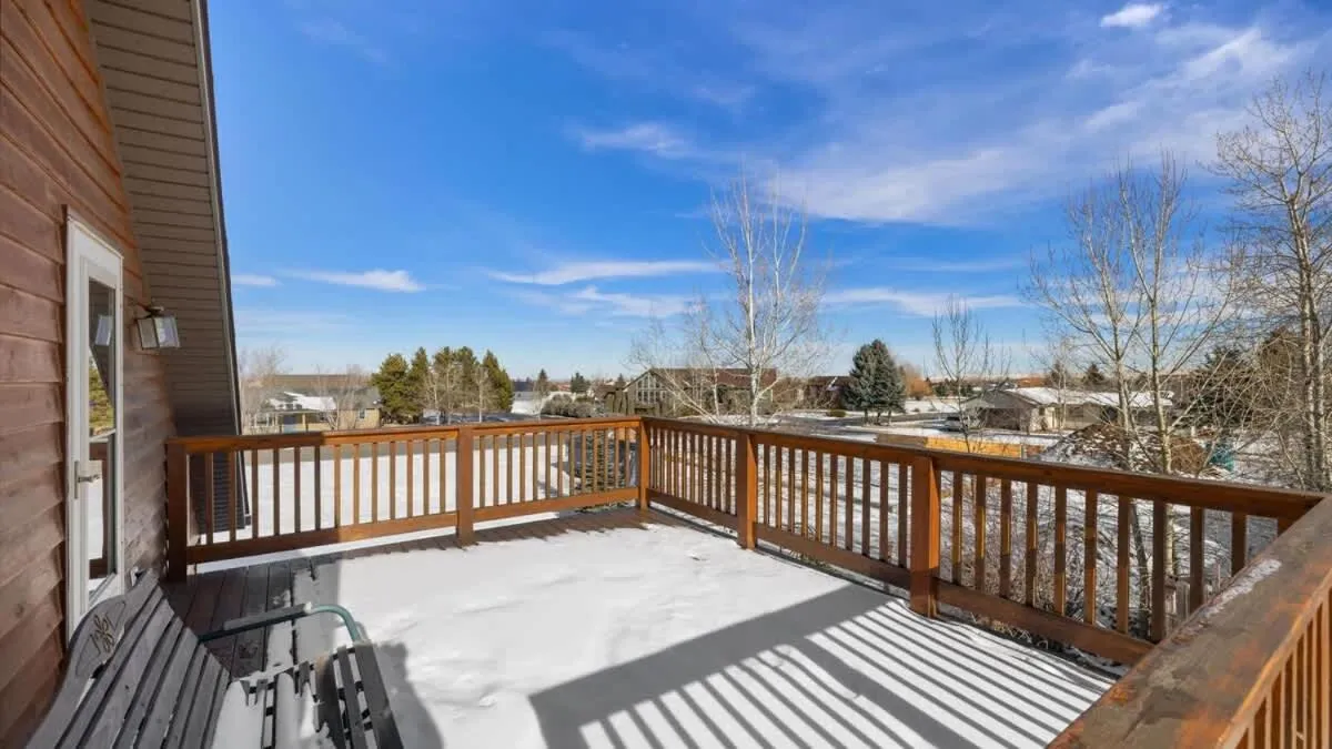 Mountain View Tee and Ski