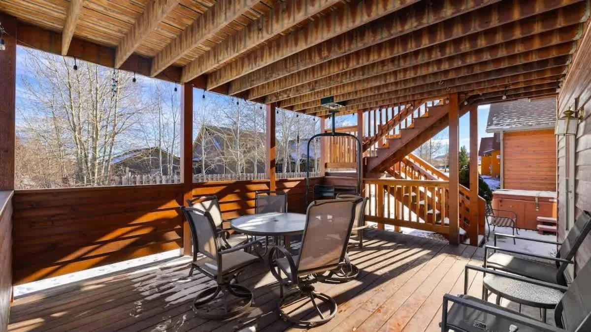 Mountain View Tee and Ski