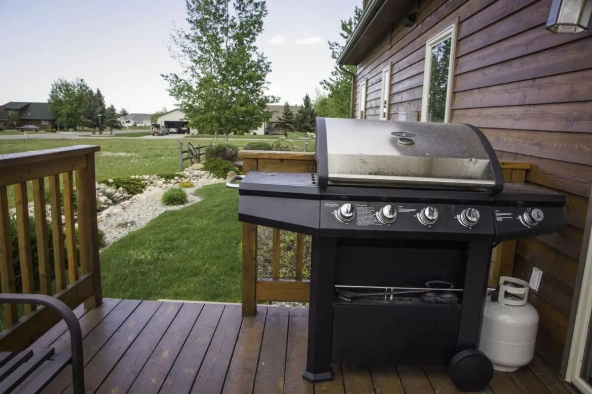 Mountain View Tee and Ski