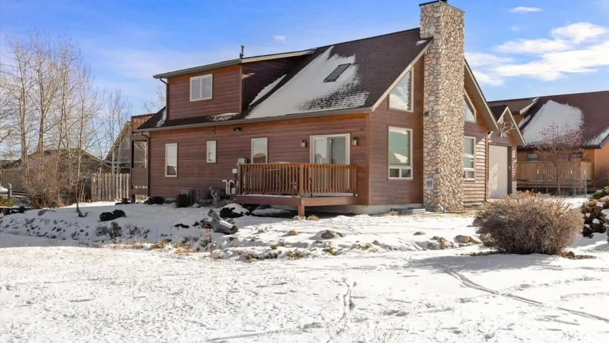 Mountain View Tee and Ski