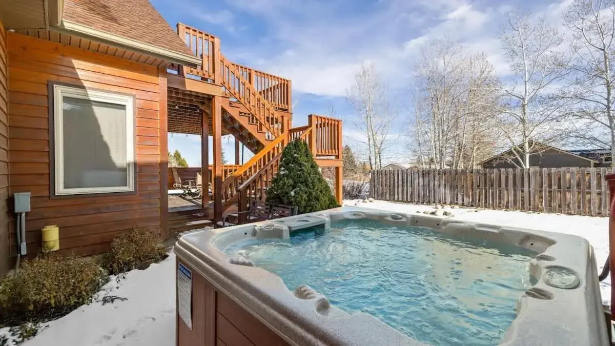 Mountain View Tee and Ski Mountain View Tee and Ski