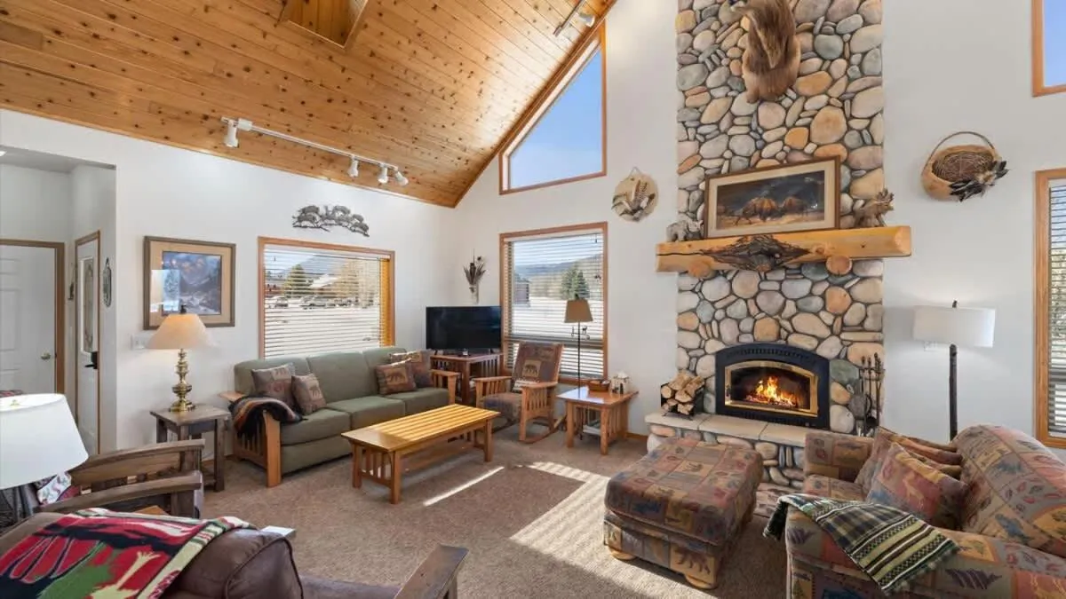 Mountain View Tee and Ski