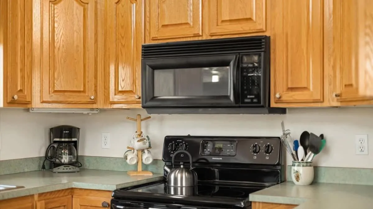 Mountain View Tee and Ski