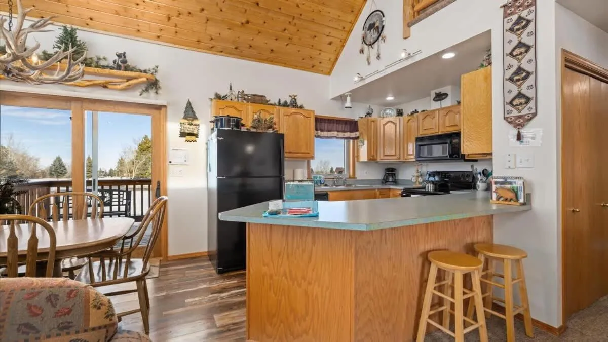 Mountain View Tee and Ski