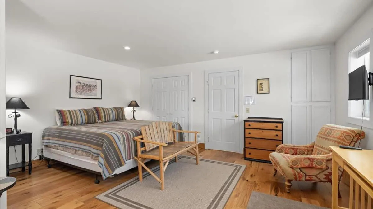 Bed in Mountain Treetop