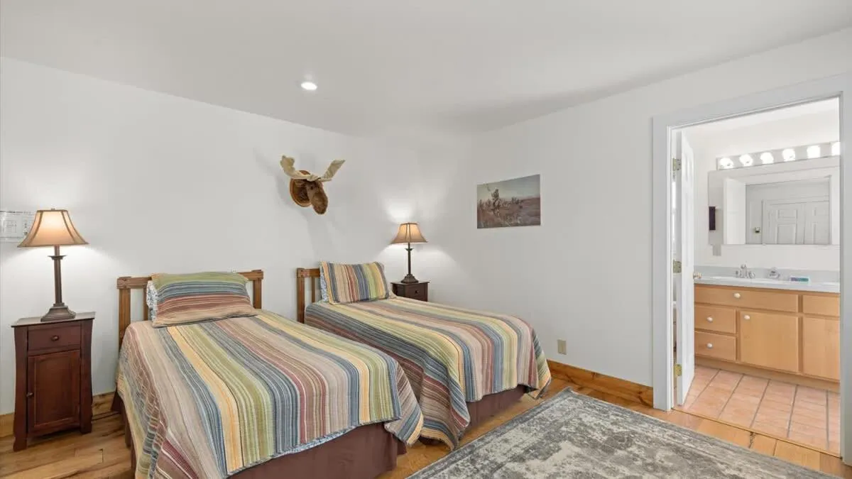 Bed in Mountain Treetop