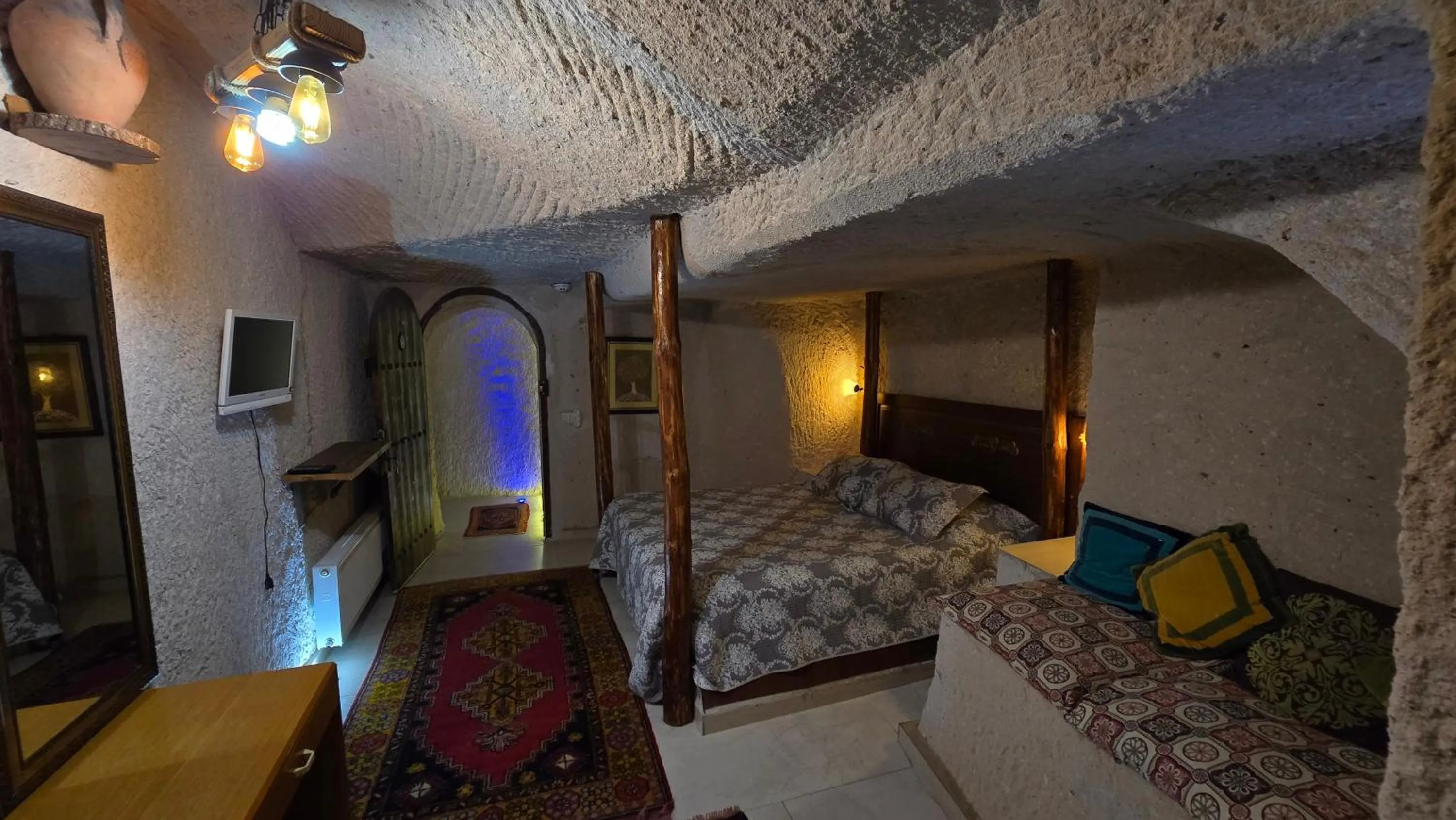 Photo of the whole room in Uchisar Cave House