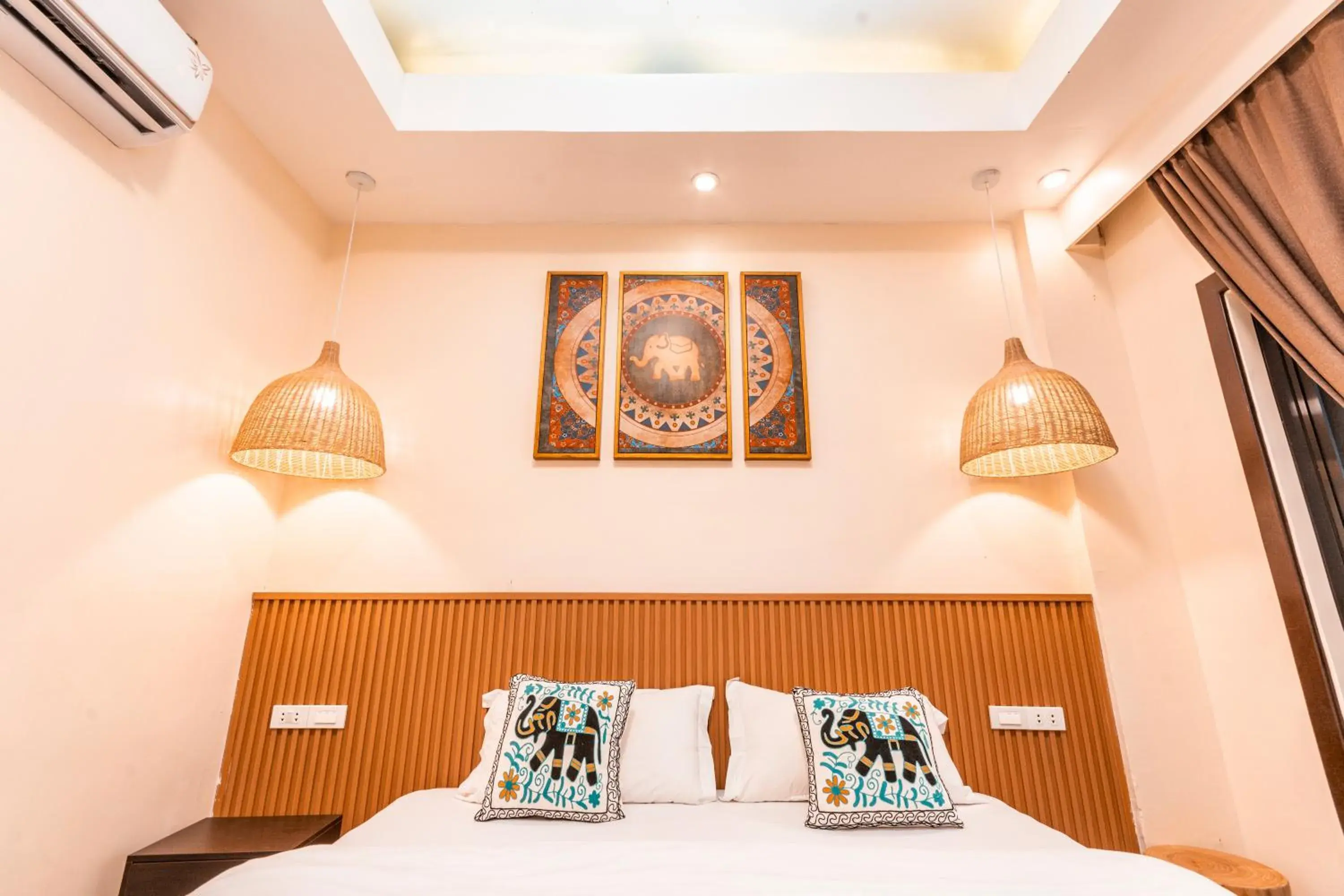 Bed in Molly Resorts Bed in Molly Resorts