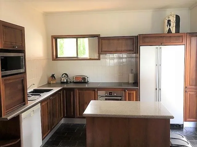Kitchen or kitchenette in Sullivans Cove Apartments